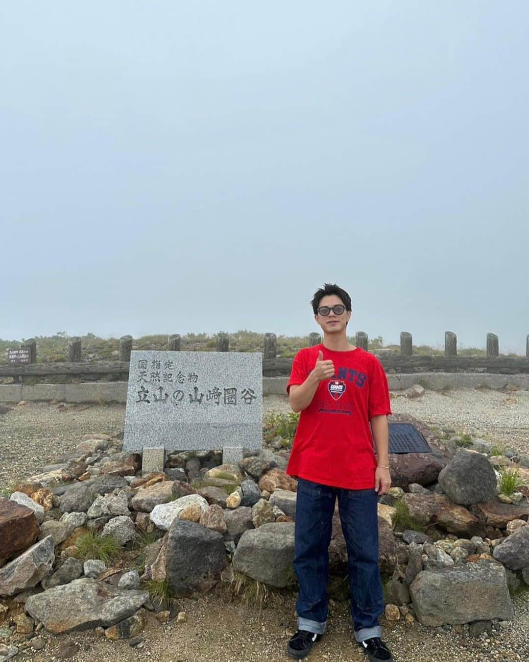 流稜太のインスタグラム：「📍富山「室堂 みくりが池｣  富山立山連峰の道にあるところ行ってきたよ🗻 すんごい霧でしたけど、綺麗な景色が見えるところもあって最高の景色でした👍 ・  #室堂#みくりが池#富山#立山」