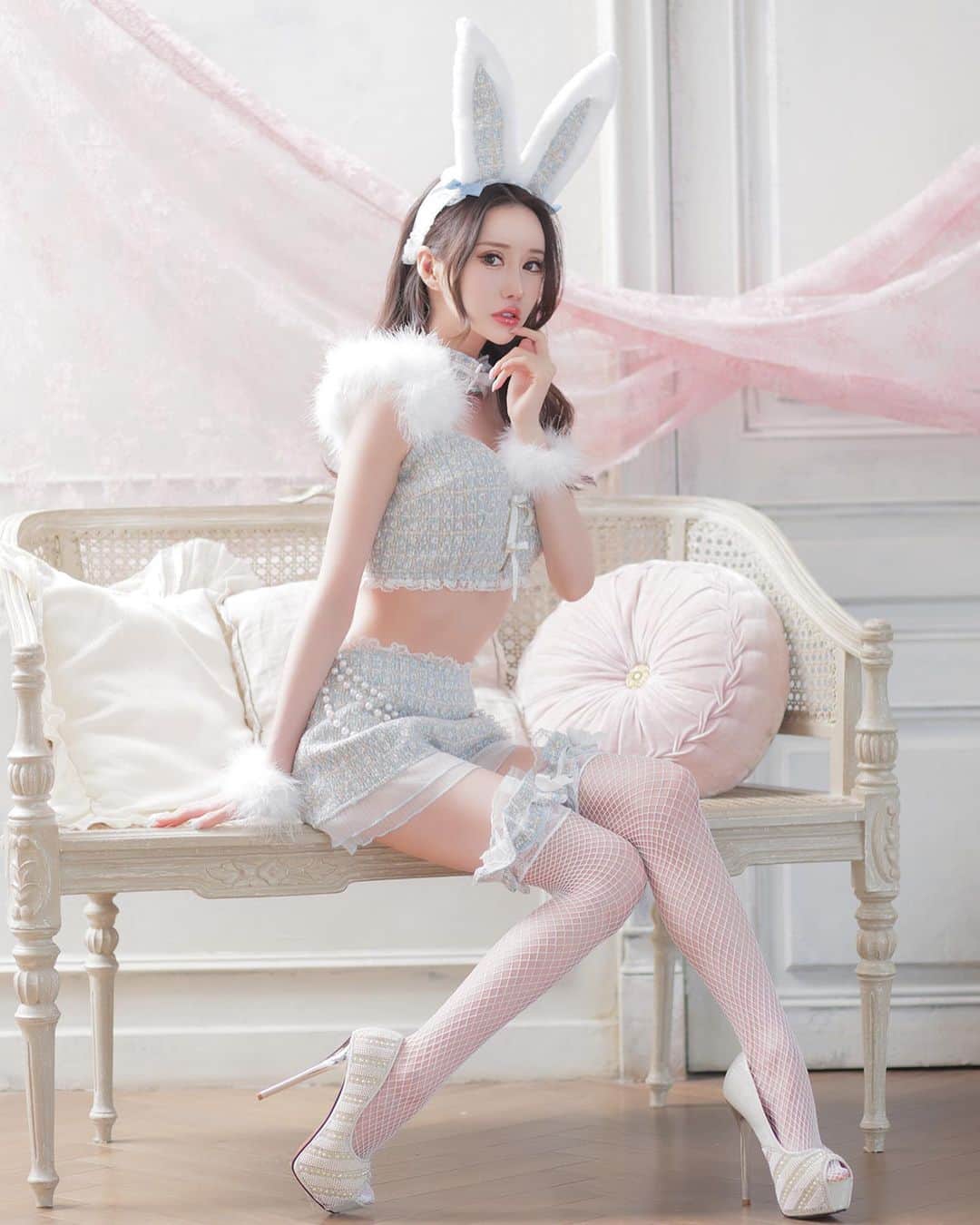 黒咲サリーのインスタグラム：「@dress_sugar  @andy_fashion_press  バニーちゃんのHalloweenコスプレ🎃🩷 #sugardress  #andydress  #コスプレ  #halloween  #cosplay  #bunnygirl  #tokyo」