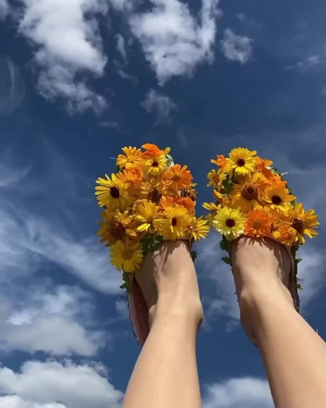 のインスタグラム：「whimsical shoes made by @shu_katerina」