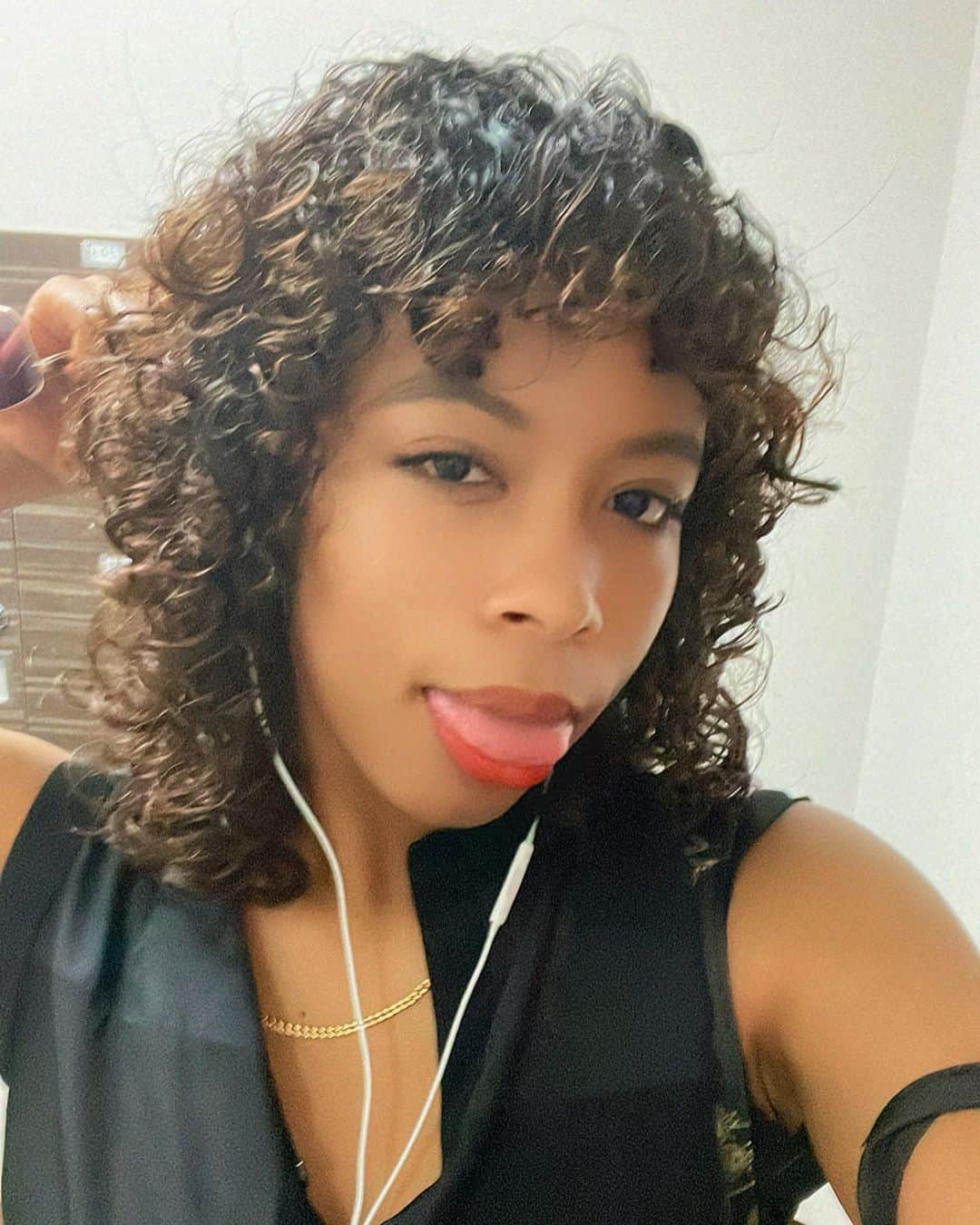 Mikoのインスタグラム：「自分で切った♡  #curlyhair」