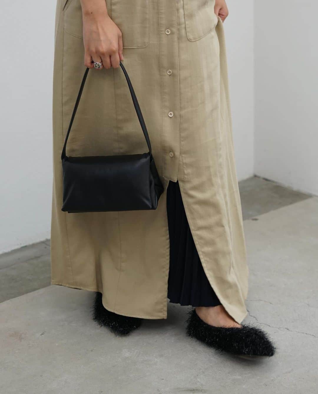 【ANN DE ARKさんのインスタグラム写真 - (【ANN DE ARKInstagram)「⁡ 【styling】  one-piece:PHOTOCOPIEU skirt:Graphpaper bag: MARNI shoes: PIPPICHIC ⁡ ⁡ 詳しくはオフィシャルサイト【ARKnets】にて。 ■商品や通信販売に関しまして ご不明な点がございましたらお気軽にお問い合わせください。 ----------------------------------- オフィシャルサイトの在庫と店頭在庫は共有しております。 商品に関しましては、お気軽にコメントや店舗までお問い合わせください。 ⬇︎⬇︎⬇︎ @ann_de_ark  @arknets_official ⁡ #fashion #栃木 #宇都宮 #ショップ #セレクトショップ　#arknets #anndeark #photocopieu #marni #graphpaper #pippichic  ⁡ -----------------------------------」8月30日 18時28分 - ann_de_ark
