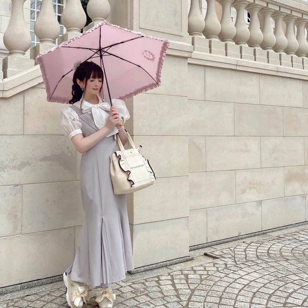伊藤芽衣のインスタグラム：「あしたで 8月も最終日！ ⁡ 今年のなつは とにかく暑くて、 ⁡ 体調と体力と ぎりぎりで まいにち 過ごしていたのですが。 ⁡ 夏が終わりそう…と 思うと、 ⁡ もっともっと がんばれたんじゃないかって 不思議とさみしい気持ちに なります＊ ⁡ あした8/31から Kawaii⭐︎Starsは カワスタ⭐︎ベーカリー ⁡ 秋に身につけるのに ぴったりな、 焼きたて？のパン🥐🍞🥖 のアイテムたちが 勢ぞろいします♡ ⁡ あした8/31 カワスタ⭐︎ベーカリー初日は めいちも 店頭に行きます♡♡♡ ⁡ お会いできる方は またあした♡」