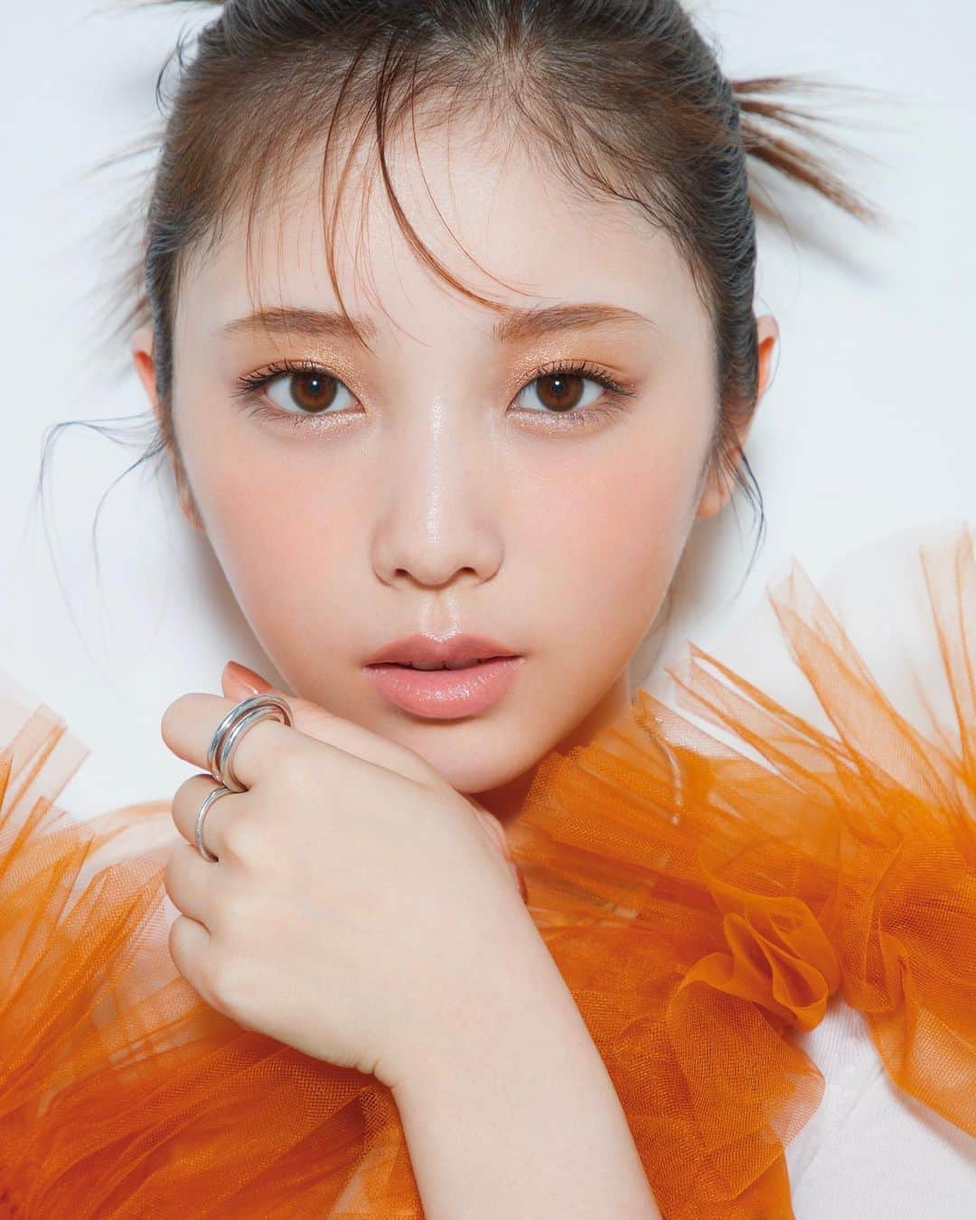 菊地泰久のインスタグラム：「@yodayuuki_oimo  @maquia.magazine  @kyoheisasamoto  @eskurumiaya  @yasuhisa_kikuchi   #与田祐希 #maquia #菊地泰久 #yasuhisakikuchi #beauty #makeup #fashion #portrait #jewelry #gravure #shooting #photography #photographer #model #studio」