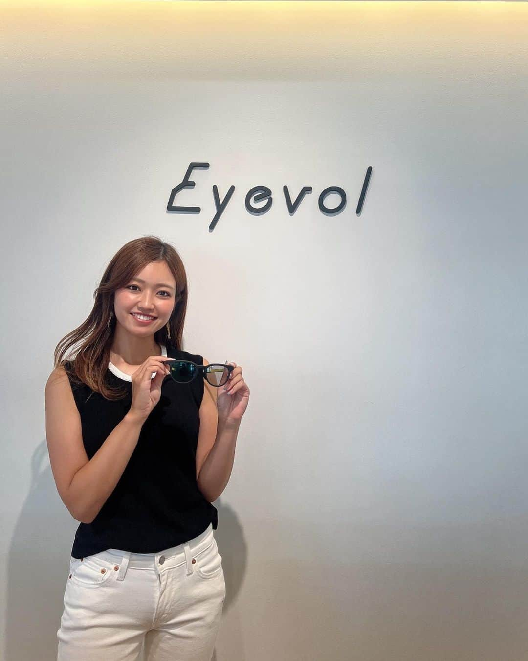 MINAMIのインスタグラム：「@eyevol_official  サングラスと帽子を新調しました😚 どれも可愛かった🥰 そして！あみりんと全く同じ型を選んでてびっくり🫢❤️ 夏はサングラス必須！目からも日焼けするらしいです☀️ 軽いし付け心地もとても良くてとってもおすすめなサングラスです😎  @eyevol_tokyo_store_official  #eyevol #サングラス #ゴルフ #ゴルフ女子 #ゴルフ男子 #スポーツ女子 # #golf #golfing #golfer #golfwear #ゴルフウェア #ゴルフコーデ #YouTube #골프 #골프여자 #高尔夫  #instagolf #ゴルフ好きな人と繋がりたい」