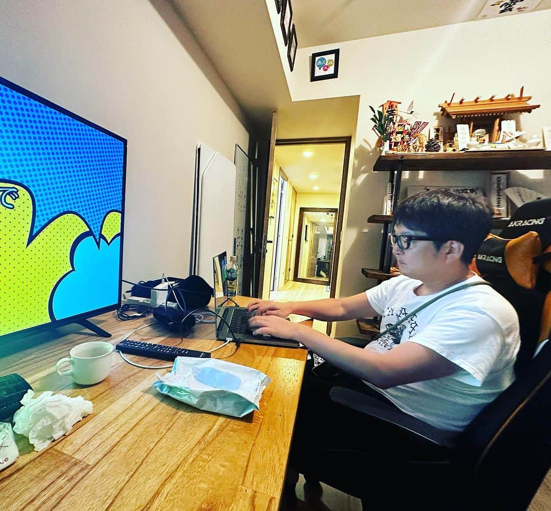 マッコイ斉藤のインスタグラム：「ずーっと編集ずーっとだよ」