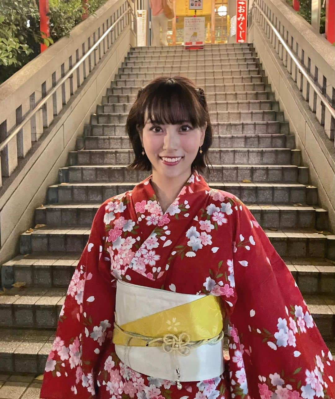 森田真理華さんのインスタグラム写真 - (森田真理華Instagram)「麻布十番祭り🦖  今年は2回も浴衣着れた🍒 夏遊び尽くしたけど あともう一回だけプール行きたいな👒  髪型は @celena_hair_nail  @swknt316   . #麻布十番祭り#麻布十番祭り2023 #十番稲荷神社 #麻布十番#夏休み#夏祭り#お祭り #浴衣#浴衣ヘア #浴衣ヘアアレンジ #浴衣コーデ  #yukata #yukatagirl #tokyo」8月30日 18時40分 - marika__morita