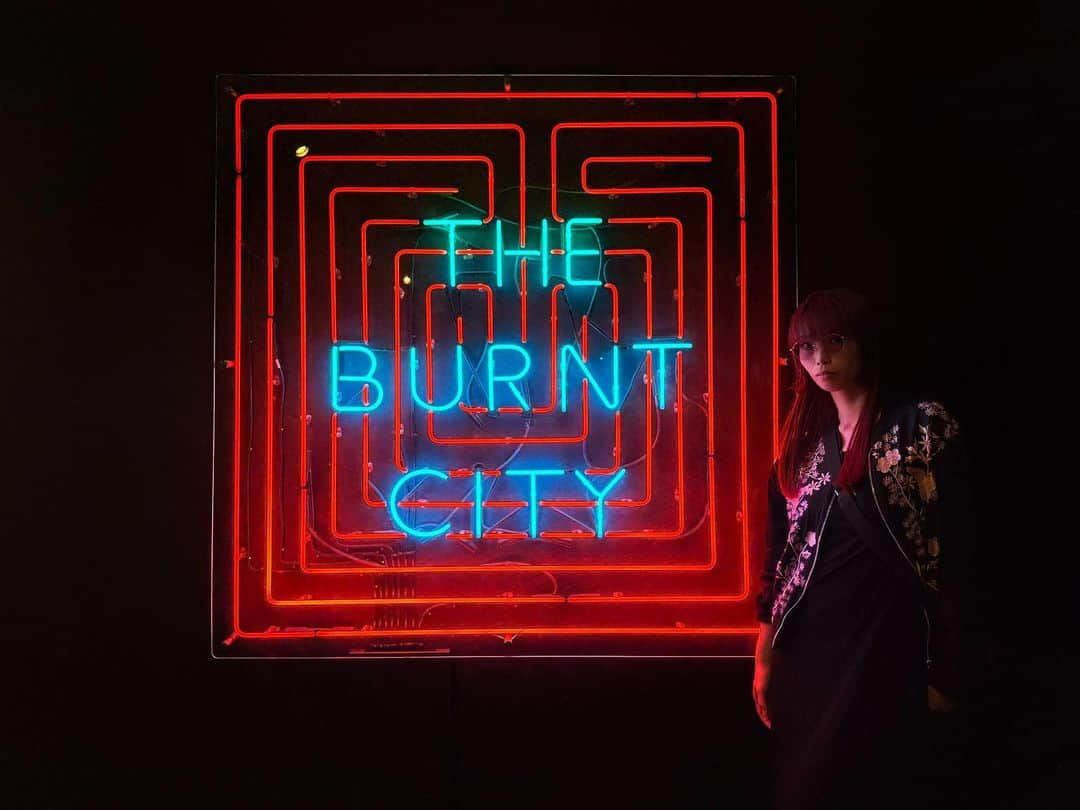 ながしまみのりのインスタグラム：「Punchdrunk @punchdrunkint “THE BURNT CITY” ⁡ It was a great show. I have to be there to understand what is happening in that place. I am glad I came to London🇬🇧 ⁡ Thank you @punchdrunkint  ・ #punchdrunk #TheBurntCity #immersivetheatre」