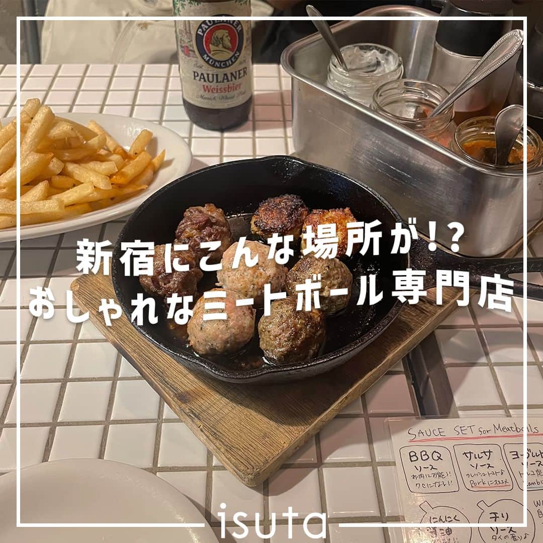 isutaさんのインスタグラム写真 - (isutaInstagram)「ハンバーグ専門店やとろろ専門店、豆腐専門店など、さまざまな“専門店”が流行する中で、いま「ミートボール専門店」が注目を集めているんだって！  東京・新宿にある「World Meatball Classic（ワールド・ミートボール・クラシック）」は、ミートボールをメインにお酒を楽しめるお店。  おしゃれな雰囲気でカジュアルにご飯を楽しみたい人は、ぜひ一度足を運んでみてはいかが？  @worldmeatballclassic  [World Meatball Classic] 住所：東京都新宿区新宿1-15-4 営業時間： 月～木曜日 17:00～23:00（L.O. 22:00） 　　　　　 金曜日 17:00～24:00（L.O. 23:00） 　　　　　 土曜日 12:00～15:00 / 17:00～24:00（L.O. 23:00） 　　　　　 日曜日 12:00～15:00 / 17:00～23:00（L.O. 22:00） 定休日：火曜日  ✄-----------------------✄  姉妹アカウント @i_am_isuta も更新中  isuta編集部の日常のひとコマや 取材の最新レポを発信しているよ️˖°  ほかにも、エディターが気になる カフェやファッション、コスメをご紹介.・* ぜひフォローしてね️  ✄-----------------------✄  #isuta#isutapic#イスタ #worldvmeatballclassic#ミートボール #ミートボールパスタ#新宿御苑前#新宿御苑前グルメ #自家製ソース#日本酒好きと繋がりたい #ワイン好きと繋がりたい#サワー#果実酒 #世界のビール#ビール部#ビール党#ビールスタグラム #おしゃれ居酒屋#おしゃれな雰囲気#お肉大好き #お肉好きな人と繋がりたい#お肉料理#お酒大好き #お酒好きと繋がりたい#東京旅行 #東京グルメ部#居酒屋巡り#居酒屋好きと繋がりたい #居酒屋ご飯#居酒屋グルメ」8月30日 18時46分 - isuta_jp