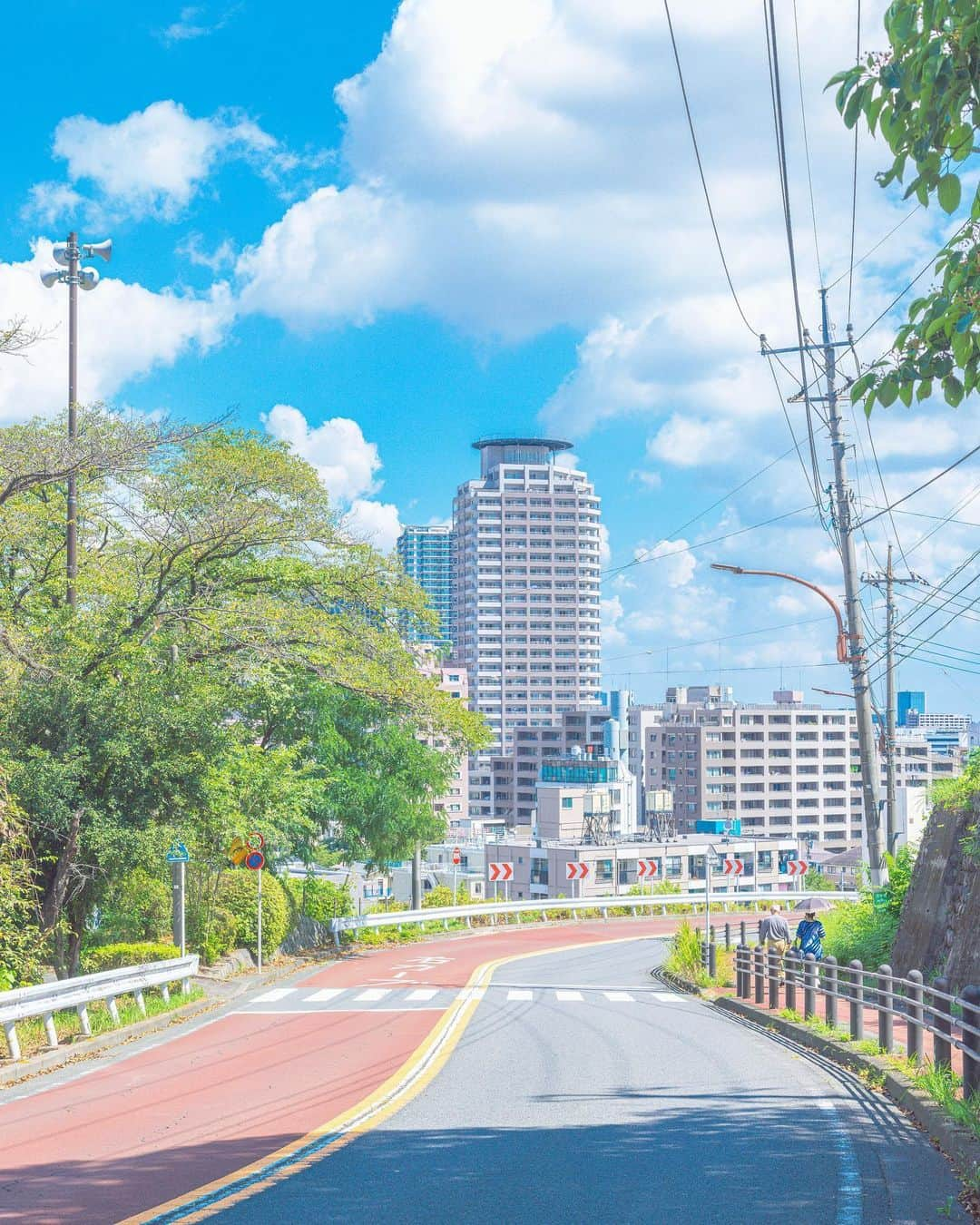 Shotaのインスタグラム：「何気ない日常をアニメチックに。  The ordinary scenery of daily life is animated.  写真集「何気ない日常をアニメチックに。」Amazon販売中です！  気になってくださった方は、プロフィールのハイライトよりリンクをご確認いただければと思います！！  Photo book, "Animating the Uncommon Everyday." Now on sale at Amazon!  If you are interested, please check the link from the highlight in my profile!  #アニメチック  #japan #photography #photo #lightroom #blue #kf_gallery #raw_japan #japangem #photo_shorttrip  #photo_travelers  #japan_bestpic_  #japan_photogroup  #japantravelphoto  #lovers_nippon  #best_photo_japan  #photo_map  #5min_japan #look_japan  #tabispo #total_japan #thelifejapan #雲フェチクラブ」