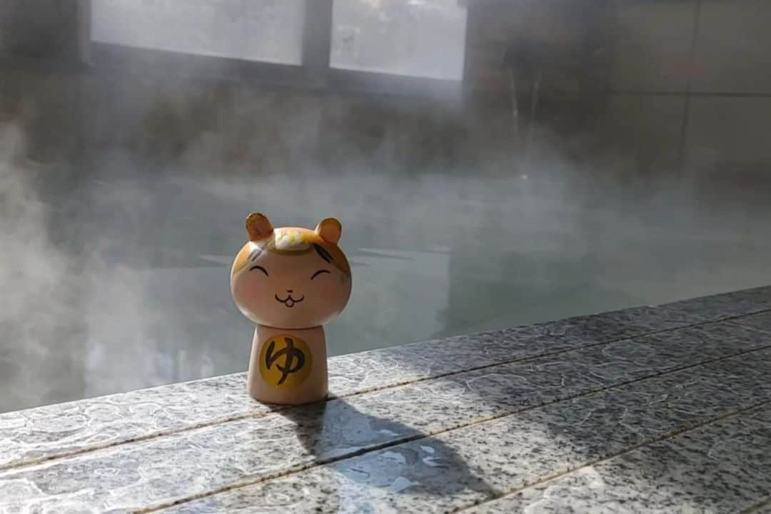 宮城県観光課さんのインスタグラム写真 - (宮城県観光課Instagram)「みやぎ仙南　湯めぐりにゃんこけしの旅♨️  みやぎ仙南地域の温泉を湯めぐりにゃんこけしが紹介しています。 お宿や温浴施設の温泉の個性が、動画内で紹介されていますよ。  ぜひ、湯めぐりにみやぎ仙南にお越しください✨ @sennan_igain  今回ご紹介したお出かけスポットについてもっと知りたい方は、 「ここ好き宮城」とコメントしてみてくださいね💬 チャットボットがDMで詳細情報をお届けします。 ※ご連絡が届かない場合は、DMの受信設定をご確認ください。  #宮城 #観光 #miyagi #湯めぐりにゃんこけしの旅 #仙南観光 #宮城観光 #宮城温泉 #温泉♨️ #♨️ #みやぎ蔵王温泉郷 #手ぬぐい #いいっちゃねみやぎ仙南 #ここ好き宮城 #笑顔咲くたび伊達な旅」8月30日 19時00分 - miyagi_pref_kankou