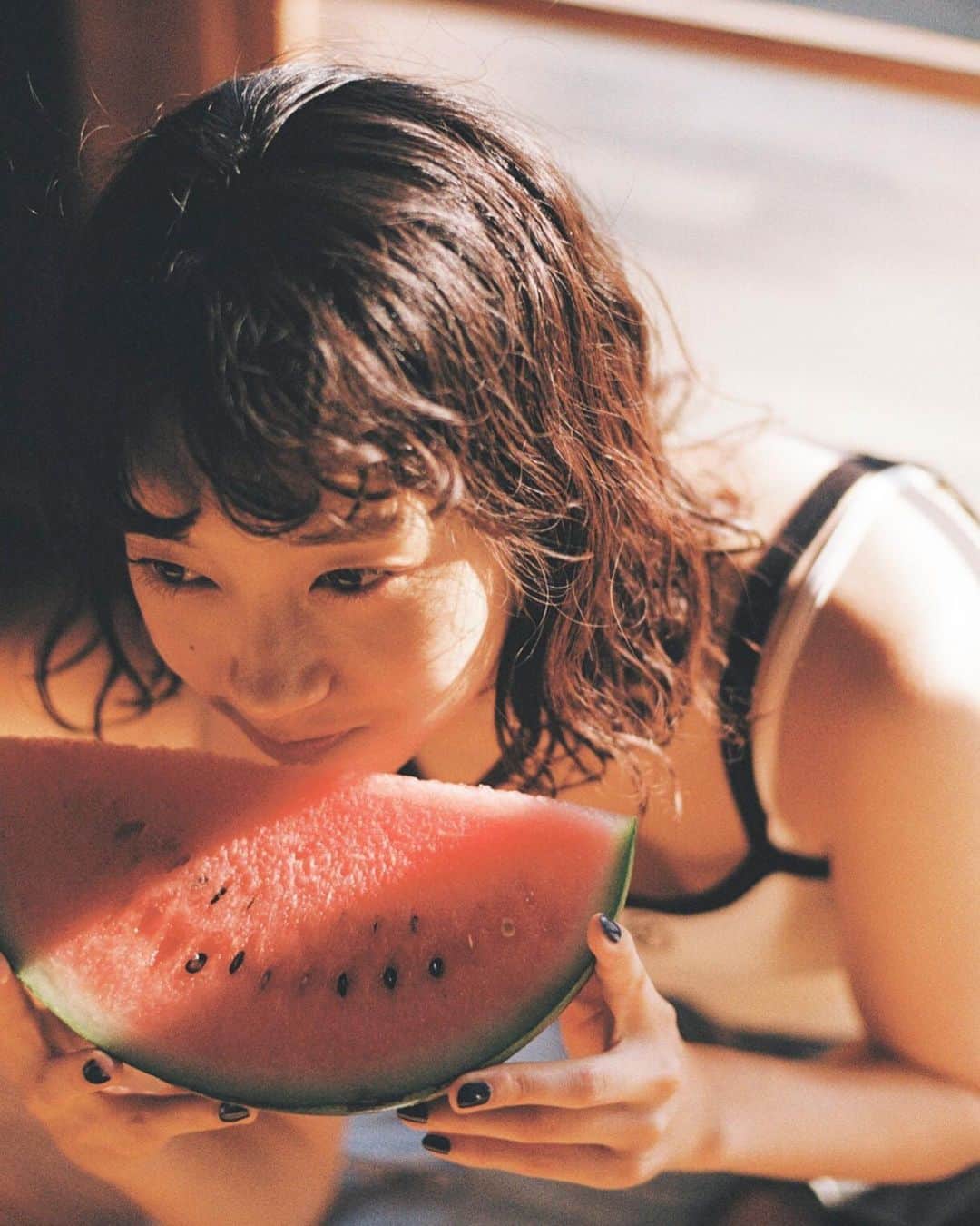 のインスタグラム：「🍉🔅 photographer @sara_photo_912 hair&makeup @chikamathuge  producer @bamio_dayo」