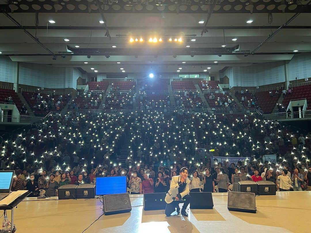 キム・ソンリさんのインスタグラム写真 - (キム・ソンリInstagram)「매번 잘 챙겨주셔서 감사해요성환쌤🙇🏻‍♂️🫶 부산 에너지 너므 조아!!! 이번 공식적인 공지가 없었는데도 온라인 응원과 자리 빛내주신 #ㅅㄹㅎㅈㅅㄹㅎ 💜」8月30日 19時01分 - seongri0406