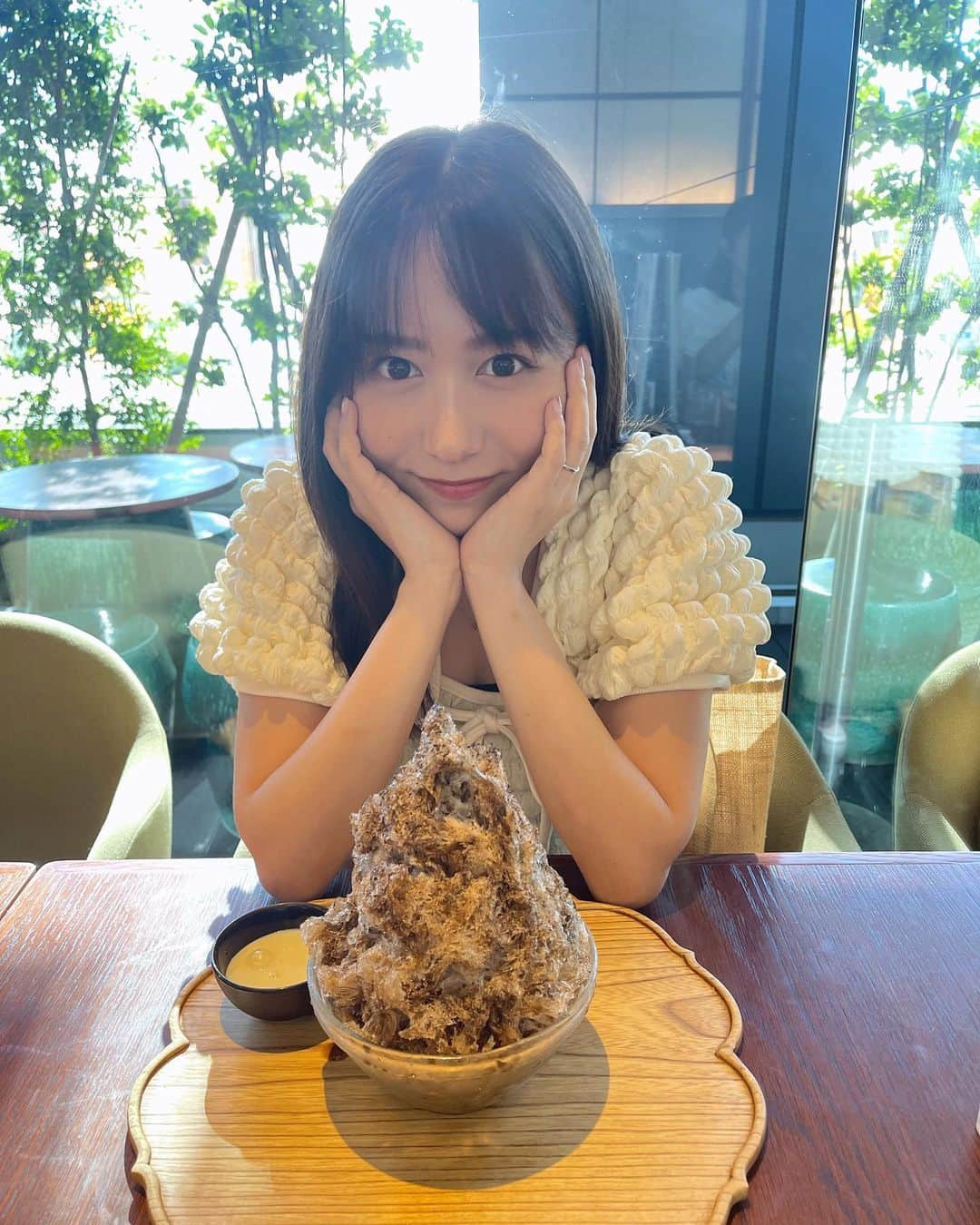 大場美奈さんのインスタグラム写真 - (大場美奈Instagram)「お茶屋さんで美味しいかき氷に出会えた🍂 　 　 プライベートでの大切な予定の前に ヘアメンテナンスにも💇🏻‍♀️ @mashita0203 さんありがとうございます👏🏻」8月30日 19時02分 - obamina__43