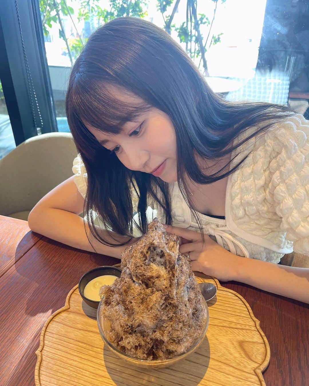 大場美奈のインスタグラム：「お茶屋さんで美味しいかき氷に出会えた🍂 　 　 プライベートでの大切な予定の前に ヘアメンテナンスにも💇🏻‍♀️ @mashita0203 さんありがとうございます👏🏻」