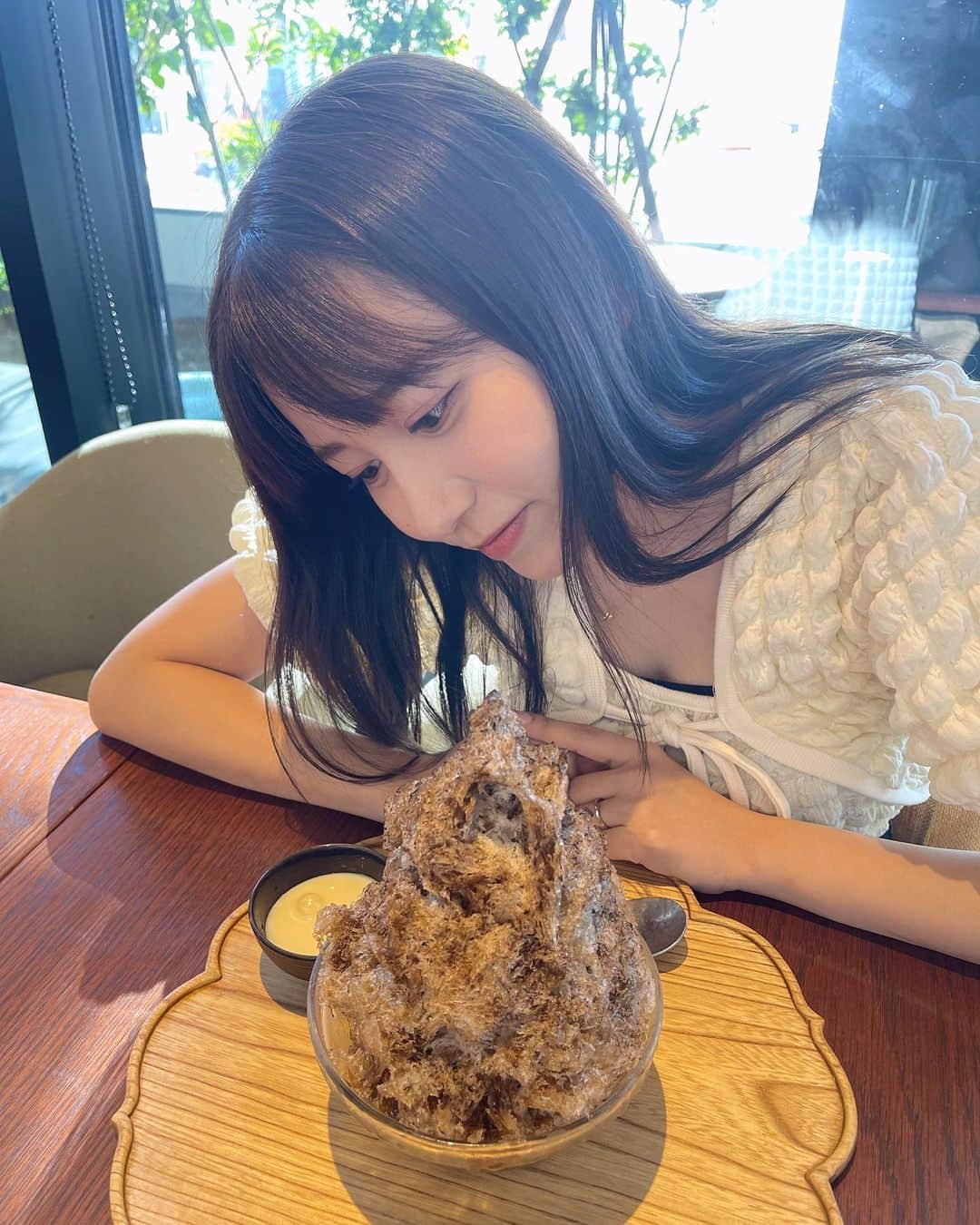 のインスタグラム：「お茶屋さんで美味しいかき氷に出会えた🍂 　 　 プライベートでの大切な予定の前に ヘアメンテナンスにも💇🏻‍♀️ @mashita0203 さんありがとうございます👏🏻」