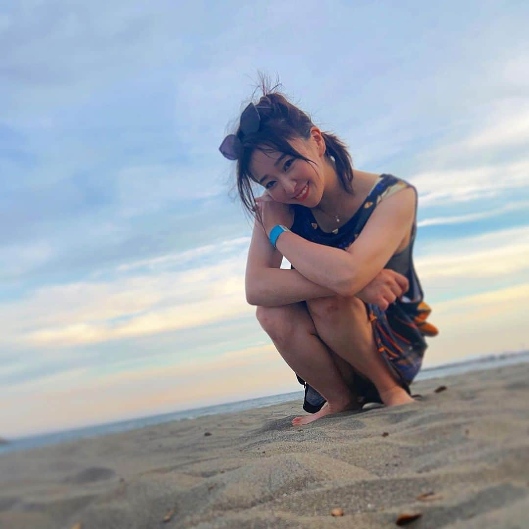 中冨杏子さんのインスタグラム写真 - (中冨杏子Instagram)「🏝 . 暑いのはあれやけど 夏が終わるのも寂しいよね🍉 . . . . . 沢山笑おう🧸⸒⸒ . . . . #江ノ島 #砂浜 #砂  #海 #🌞🌴🌺✨  #夏 #夏休み #Summer #japanesegirl #japan  #アイランド #えのしま #海の家 #enoshima  #153 #ミニマム #ビーチ  #beach  #kanagawa  #ふくらはぎ #いやん #ささおか亭」8月30日 19時11分 - anko_nakatomi