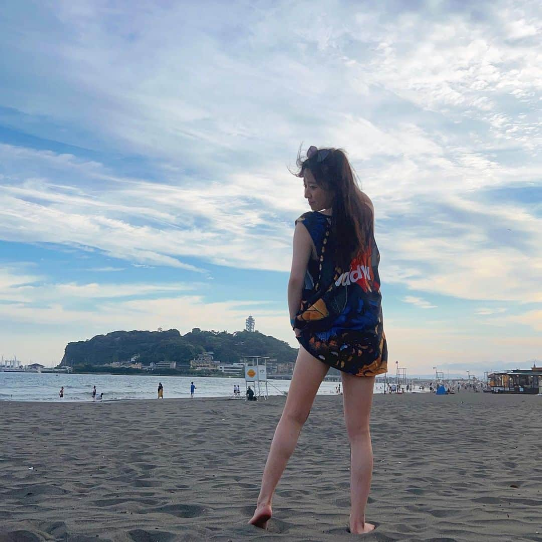 中冨杏子さんのインスタグラム写真 - (中冨杏子Instagram)「🏝 . 暑いのはあれやけど 夏が終わるのも寂しいよね🍉 . . . . . 沢山笑おう🧸⸒⸒ . . . . #江ノ島 #砂浜 #砂  #海 #🌞🌴🌺✨  #夏 #夏休み #Summer #japanesegirl #japan  #アイランド #えのしま #海の家 #enoshima  #153 #ミニマム #ビーチ  #beach  #kanagawa  #ふくらはぎ #いやん #ささおか亭」8月30日 19時11分 - anko_nakatomi