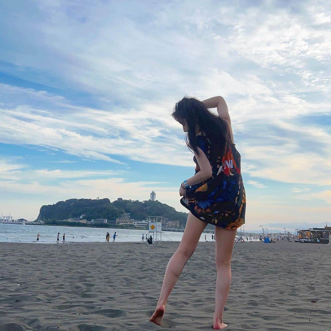 中冨杏子さんのインスタグラム写真 - (中冨杏子Instagram)「🏝 . 暑いのはあれやけど 夏が終わるのも寂しいよね🍉 . . . . . 沢山笑おう🧸⸒⸒ . . . . #江ノ島 #砂浜 #砂  #海 #🌞🌴🌺✨  #夏 #夏休み #Summer #japanesegirl #japan  #アイランド #えのしま #海の家 #enoshima  #153 #ミニマム #ビーチ  #beach  #kanagawa  #ふくらはぎ #いやん #ささおか亭」8月30日 19時11分 - anko_nakatomi