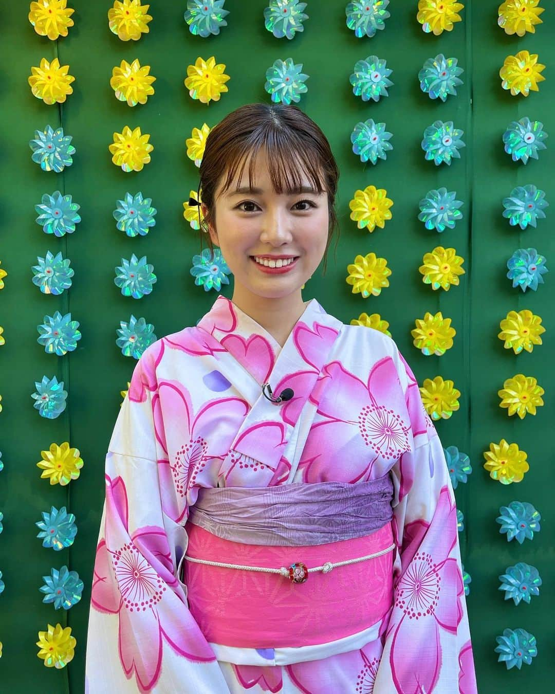 黒田みゆのインスタグラム：「今年はあまり夏らしいことができなかったなぁ…と悔やんでいたのですが、 先日ロケで浴衣を着たこと、山里さんと武田さんと盆踊りに行ったことを思い出して、気付かないうちに充分楽しんでいたなあと思い直しました👘  #すいかとかき氷も沢山食べました」