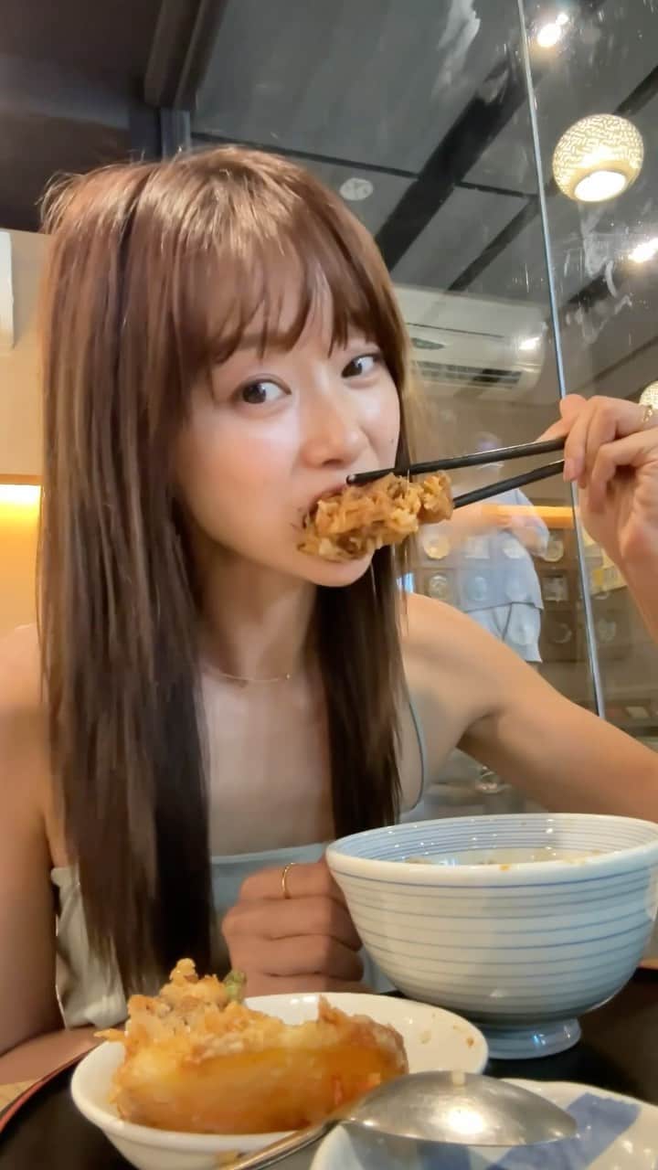 吳斐莉のインスタグラム：「一緒に食べましょう🤤  昨天在附近工作 收工直奔天吉屋 久久吃個炸的很療癒啊🤤 最近食量變大 中間還加了一碗飯～ 吃完超滿足的去運動啦😆」