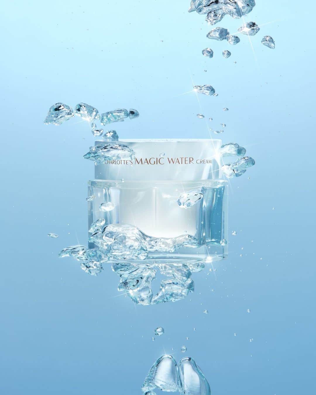 シャーロット・ティルベリーさんのインスタグラム写真 - (シャーロット・ティルベリーInstagram)「👏NO SLEEP👏 PLANE👏 BUS👏'NOTHER CLUB👏  The world is TIRED, darlings!! That's why NEW! Magic Water Cream is here!! Powered by Waterlocking Fusion Technology™, Niacinamide + a Biopeptide Complex, my NEW! SKIN INNOVATION delivers 100-HOURS OF HYDRATION* whilst reducing the look of redness, targeting uneven skin tone and texture + refining the look of pores!💧It's immediate skin revival for GENERATION DEHYDRATION!! ✨  REASONS TO BELIEVE: ✅ INSTANTLY HYDRATES FOR A FRESH WATER GLOW ✅ FRAGRANCE-FREE ✅ SILICONE-FREE ✅  LIGHTWEIGHT BOUNCY GEL-CREAM TEXTURE ✅  YOUR SKIN + YOUR MAKEUP WILL ALWAYS LOOK BETTER  Shop NOW! on the Charlotte Tilbury app 🤳 *Tested on 33 people  #CharlotteTilbury #MagicSkin #MagicWaterCream」8月30日 19時16分 - charlottetilbury