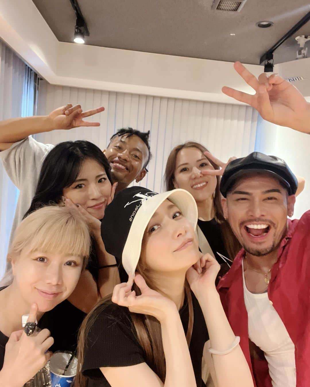 のインスタグラム：「リハでした💡 もう少しで8月も終わっちゃうー。 毎日があっという間です💡  #あと10日 🙌🏻 #🎫好評発売中 🙌🏻 #ツアーグッズ解禁 🙌🏻 #ストーリーズみてね」