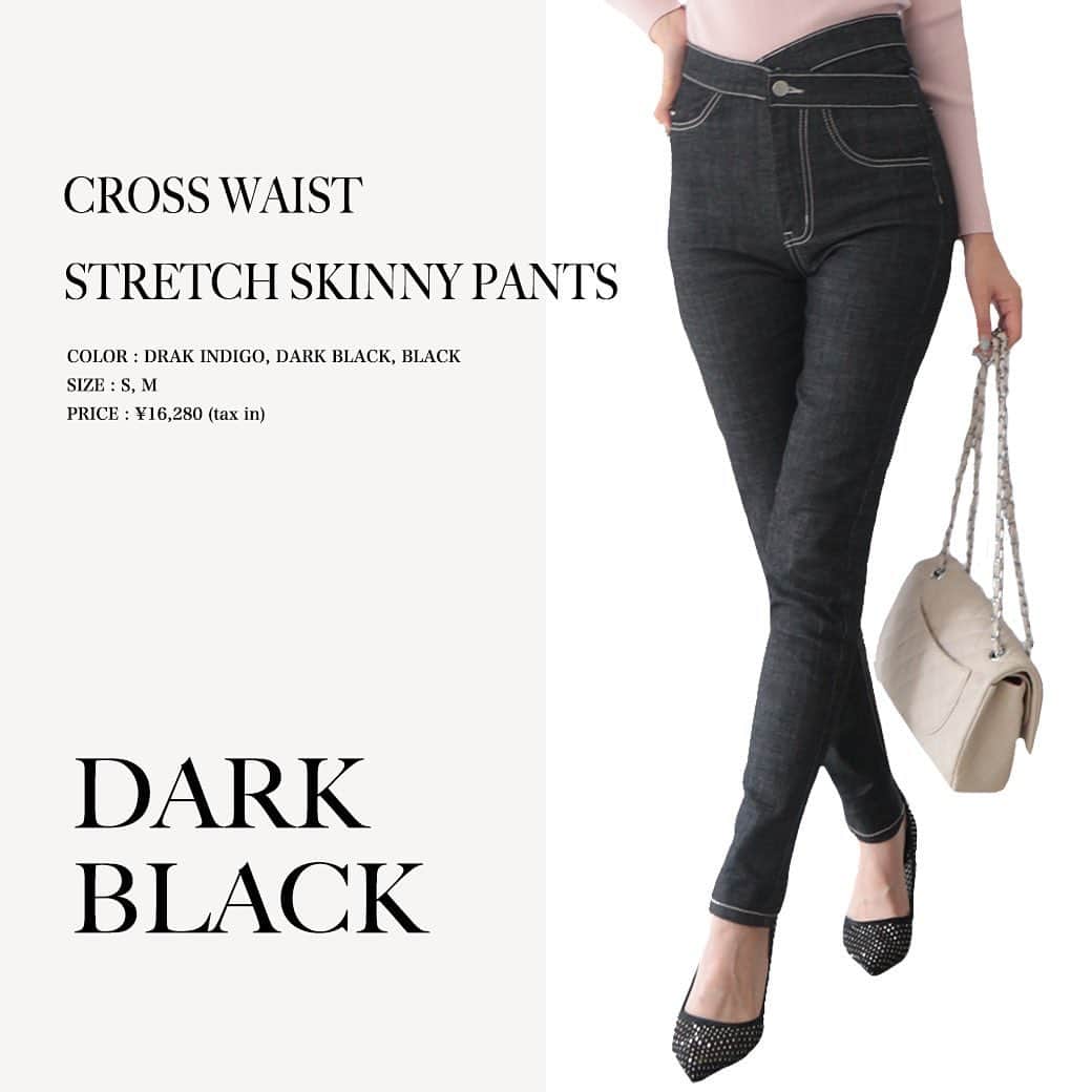 デュラスアンビエントのインスタグラム：「#クロスウエストストレッチスキニーパンツ <Dark Indigo, Dark black, Black>  印象を引き締めるスキニーパンツが到着。  深い青みのダークインディゴ、ベージュのステッチが効いたダークブラック、合わせるものを選ばないマットなブラックの3色展開でご用意。  ノンウォッシュデニムのような、パリッとした質感を裏切る履き心地の良さを、是非体感してみて。  ＿＿＿＿＿＿＿＿＿＿＿ ✔︎ @ambient_styling #AMBIENT #ambient_official #ambientstyle #アンビエント #スキニー #スキニーパンツ」