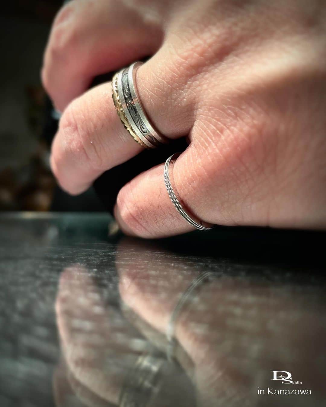 Danke schön ダンケ 金沢 結婚指輪 鍛造さんのインスタグラム写真 - (Danke schön ダンケ 金沢 結婚指輪 鍛造Instagram)「・ ・ ハイ🙌🏻 昨晩は太陽が沈んでからの ｢お引き渡しの儀」 ・ ・ やっぱりコレだけの猛暑が 続いていると妊婦さんは大変 ・ ・ 仕事終わり…て言うのも あるけど ・ ・ おおおっ！ ・ ・ 想像以上にお腹が 一段と大きくなっててびっくり！ ・ ・ そうなんです！Baby Ringの ｢お引き渡しの儀」だったんです。 ・ ・ しかも今回のBaby Ringは お初尽くしなのです。 ・ ・ ▪︎出産前に作りたい🙌🏻から始まり ・ ・ ▪︎身につけるのは旦那君の方 ・ ・ それは奥様は 10月10日（とつきとおか）一緒に過ごし母となる自覚や覚悟を決められるけど旦那さんは生まれた瞬間ハイ🙌🏻あなたの子です…と言われても…。ならば🙌🏻出産前にこのBaby Ringを身につけて父になる実感を味わいながら誕生の日を一緒に迎えたい…と言う奥様の思いから始まったこのドラマ ・ ・ ▪︎しかも 旦那君はピンキーRing ・ ・ ▪︎しかも あのスライスシリーズの平打ちミルを 男性が身につけるのはお初 ・ ・ ▪︎で更に スライスシリーズの特徴の一つでもある カラーDiaを3石全部色を変えて側面に🙌🏻 Dankeの看板娘みたいに入れたい🙌🏻と言ってくれた御夫妻 ・ ・ 思う存分楽しんで いや〜御商談中めちゃくちゃ 一緒に楽しませてもらいました。 ・ ・ 誕生予定は12月 まだまだお腹大きくなるね〜。 ・ ・ 次に再会するのは 親になった二人かな？…。もう1回会えるかな？ ・ ・ どんな子が生まれて御対面が出来るのか 今から楽しみで仕方がない店主 ・ ・ 実は1番最初の御来店のきっかけは ペアリングを探していてが… 初めましてだったん御夫婦です。 ・ ・ 彼氏・彼女の時に出会い 夫婦となった二人と再会出来て 今度は親となり家族での御来店を 見届けさせてもらえるこの仕事は やっぱり最高だし ・ ・ こんな風なお付き合いをさせて 頂けるのはやっぱり‼︎ ・ ・ クリスチャンバウアーと言う ｢生涯共に…の指輪」を取り扱う事が 出来ているからこそだと ・ ・ 二人を見ていて改めて感じたし この経験出来るのはお客様もそうだけど店だって バウアーを取り扱っている醍醐味はこれだと思う。 ・ ・ 母子共に無事の 出産を祈るばかりです🙏 ・ ・ ・ ・ ・  【鍛造削り出し】 🇩🇪クリスチャンバウアー 専門店🇩🇪  ワンランク上をいくノウハウの クリスチャンバウアーの選び方なら 『Danke schön 』  ——Danke————————————— ▪︎Instagramプロフィール 🔜 @danke2005 ———————————schön————  #クリスチャンバウアー金沢 #金沢結婚指輪 #結婚指輪 #婚約指輪 #鍛造指輪 #結婚記念日 #結婚10周年 #鍛造リング #ポルシェ #メルセデスベンツ #岐阜 #ポリッシュ #結婚指輪金沢  #結婚20周年 #富山結婚指輪 #指輪選び #指輪重ね付け #結婚15周年 #ブライダルリング #経年変化 #ベビーリング #地金屋鍛造 #私のバウアー  #サムシングフォー #サムシングブルー #プッシュギフト #クリスチャンバウアーダンケ ------------------------------------------ 鍛造削り出し 🇩🇪クリスチャンバウアー 専門店 『  Danke schön 』  • 営業時間 am11:00〜pm9:00 • 定休日 : 木曜日 • 駐車場 : 店舗前OK • ご予約 : 優先  ——Danke————————————— ▪︎トップページ 🔜 @danke2005 ———————————schön————」8月30日 19時22分 - danke2005