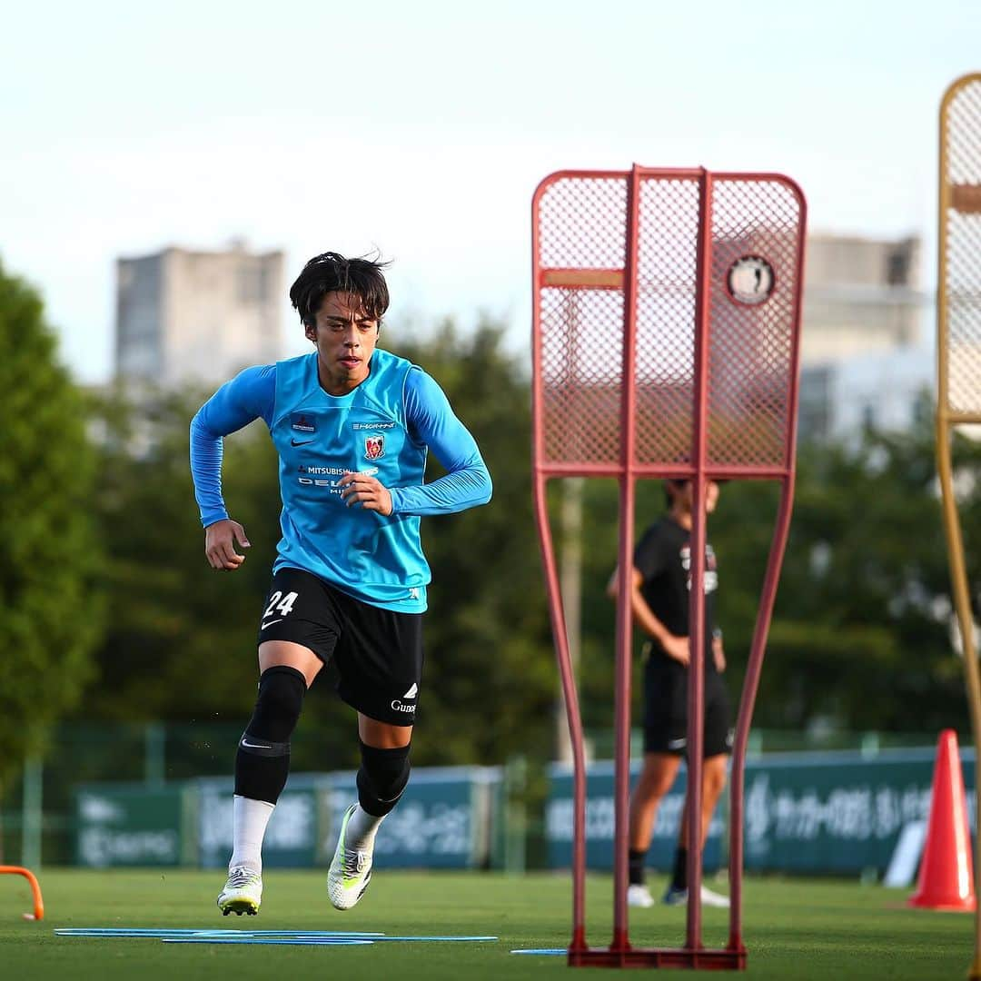 浦和レッドダイヤモンズさんのインスタグラム写真 - (浦和レッドダイヤモンズInstagram)「8.30 TRAINING | 📷 新潟戦まで、あと3日。  次戦 明治安田生命J1リーグ 第26節 9.2(土) vs アルビレックス新潟 デンカビッグスワンスタジアム・18時キックオフ  𝑵𝑬𝑿𝑻 𝑴𝑨𝑻𝑪𝑯 Meiji Yasuda J1 League 26th sec 9.2(Sat) vs Albirex Niigata DENKA BIG SWAN STADIUM 18:00KO  #岩尾憲 #柴戸海 #宮本優太 #吉田舜 #髙橋利樹 #中島翔哉 #伊藤敦樹 #大久保智明 #馬渡和彰 #岩波拓也 #urawareds #浦和レッズ #WeareREDS #Jリーグ #サッカー」8月30日 19時23分 - urawaredsofficial