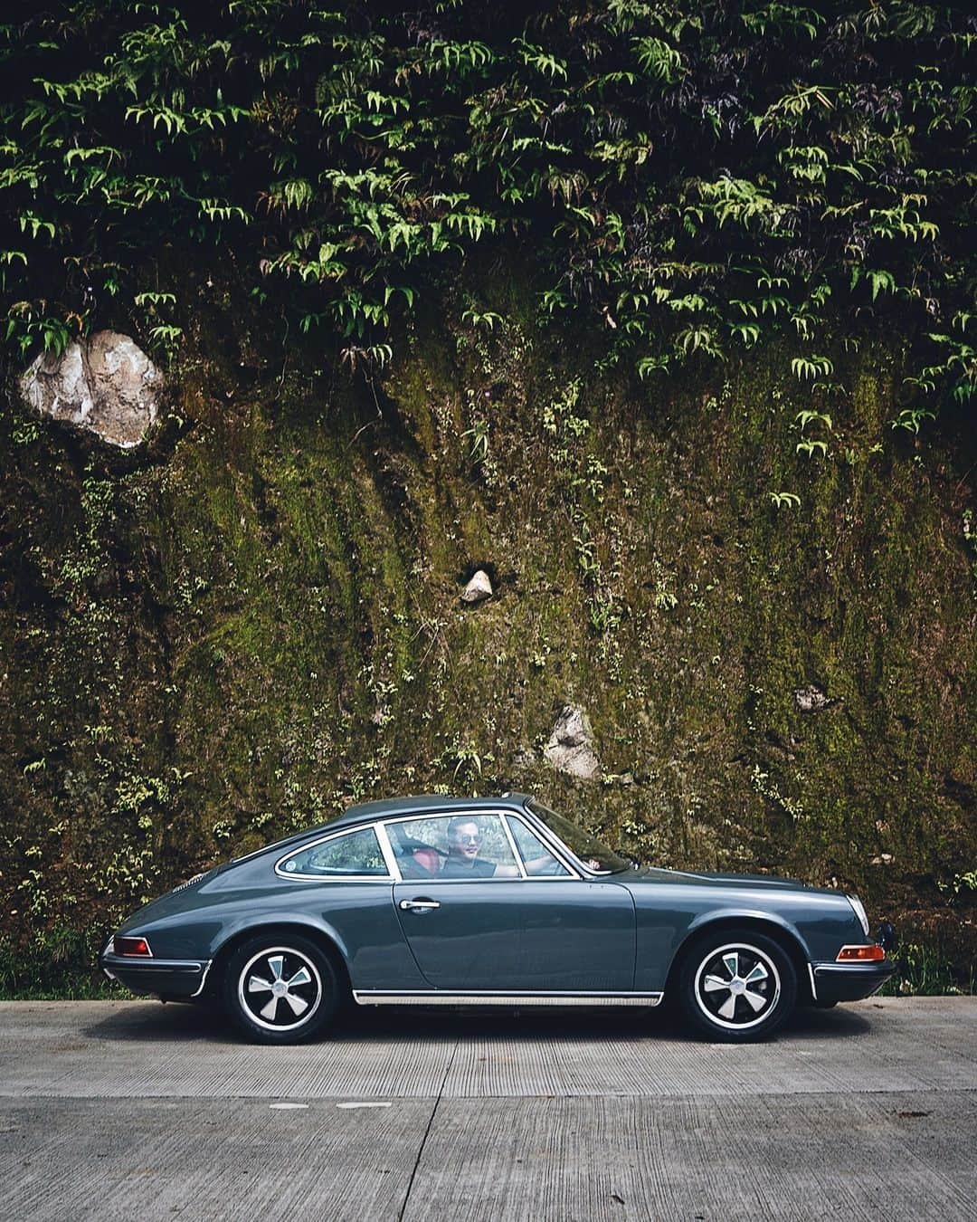 Porscheさんのインスタグラム写真 - (PorscheInstagram)「Meet Jay and his Porsche 911E.  From a humble T-shirt shop at the age of 22 to a vast business empire, Philippines native @jayaldeguer has a lot to be proud of. But what really makes his heart race? Well, it starts with a P.  “I’ve always thought of Porsche as an ‘experience enhancer’,” says the businessman. “Every drive feels special — even a short trip to the coffee shop!”  One of Jay’s favourite pastimes is taking his kids for a ride. Usually, the drive ends up being more enjoyable than the destination itself...  Every Porsche story is unique. Tell yours using #PorscheMoment」8月30日 19時23分 - porsche
