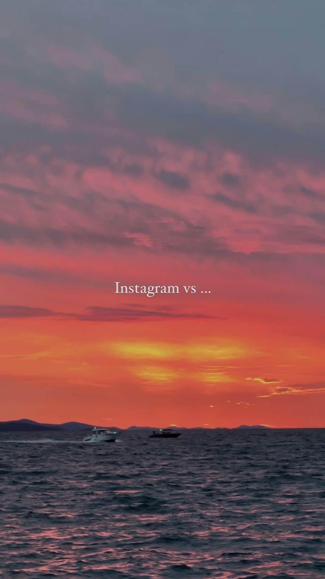 Manamiのインスタグラム：「Instagram vs reality😇🌅  Sunset in Zadar🌅 すっっっっごく綺麗だったけど すっっっっごく人がいっぱいいた😂😇」