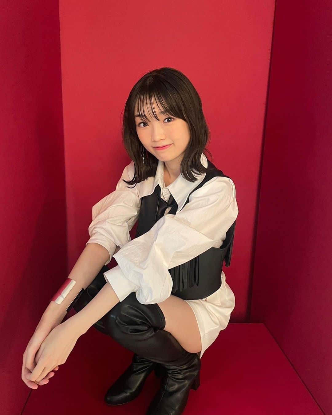 山﨑愛生さんのインスタグラム写真 - (山﨑愛生Instagram)「本日(8/30) モーニング娘。'23 ベストセレクションアルバム💿 『モーニング娘。ベストセレクション 〜The 25周年〜』 発売になりました🥳🎉👏  歴代の人気曲＆70〜72枚のシングル曲＆新曲… 合計26曲🎤 つんく♂さんセレクトによる歴代の人気曲は、 再レコーディングさせていただきました♪♪♪  皆さん、た〜〜っくさん聴いてくださね😊  📷 ♡ジャケ写のオフショット！  #モーニング娘 #モーニング娘23  #morningmusume23  #アルバム #25周年 #the25周年  #山﨑愛生 #パンダさんパワー」8月30日 19時31分 - mei_yamazaki.official