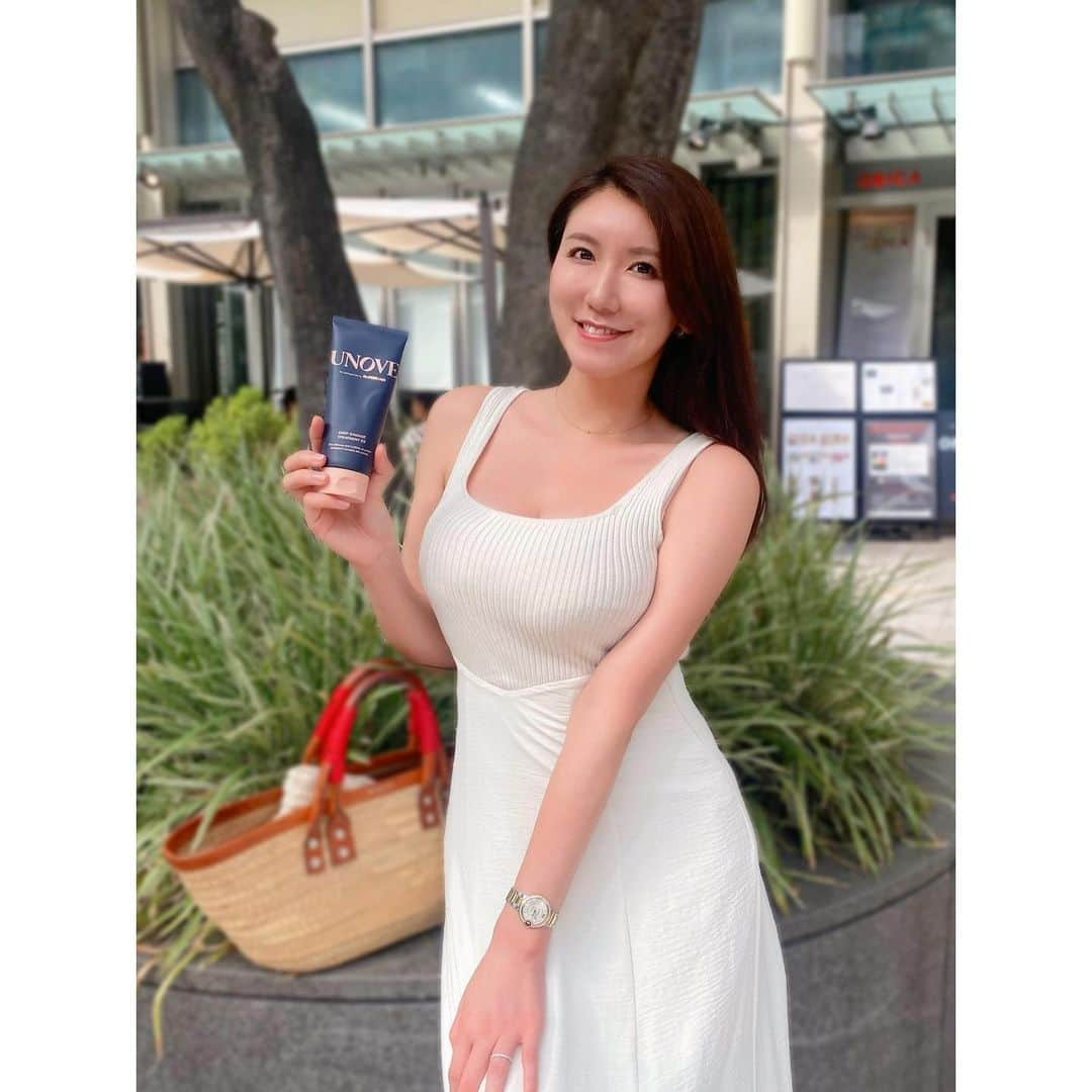 田名網理恵子さんのインスタグラム写真 - (田名網理恵子Instagram)「韓国コスメが好きな人は 一度は目にした事のある#unove 💐✨ 髪の毛の主成分である#ケラチン が多く配合されており、 素早くサラツヤにしてくれるよ🫶 置き時間不要で即効果があるので、 時短で美髪になりたい方にオススメだよ👍🤍 ・ ・ #アノブ#韓国コスメ#ヘアケア」8月30日 19時32分 - 1004rieko