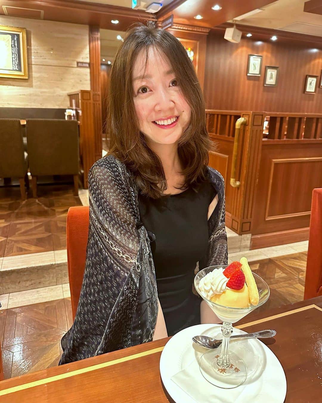 黒川智花のインスタグラム：「♡ 食後のデザート😝🍨✨ ▫️ #アイスクリーム」