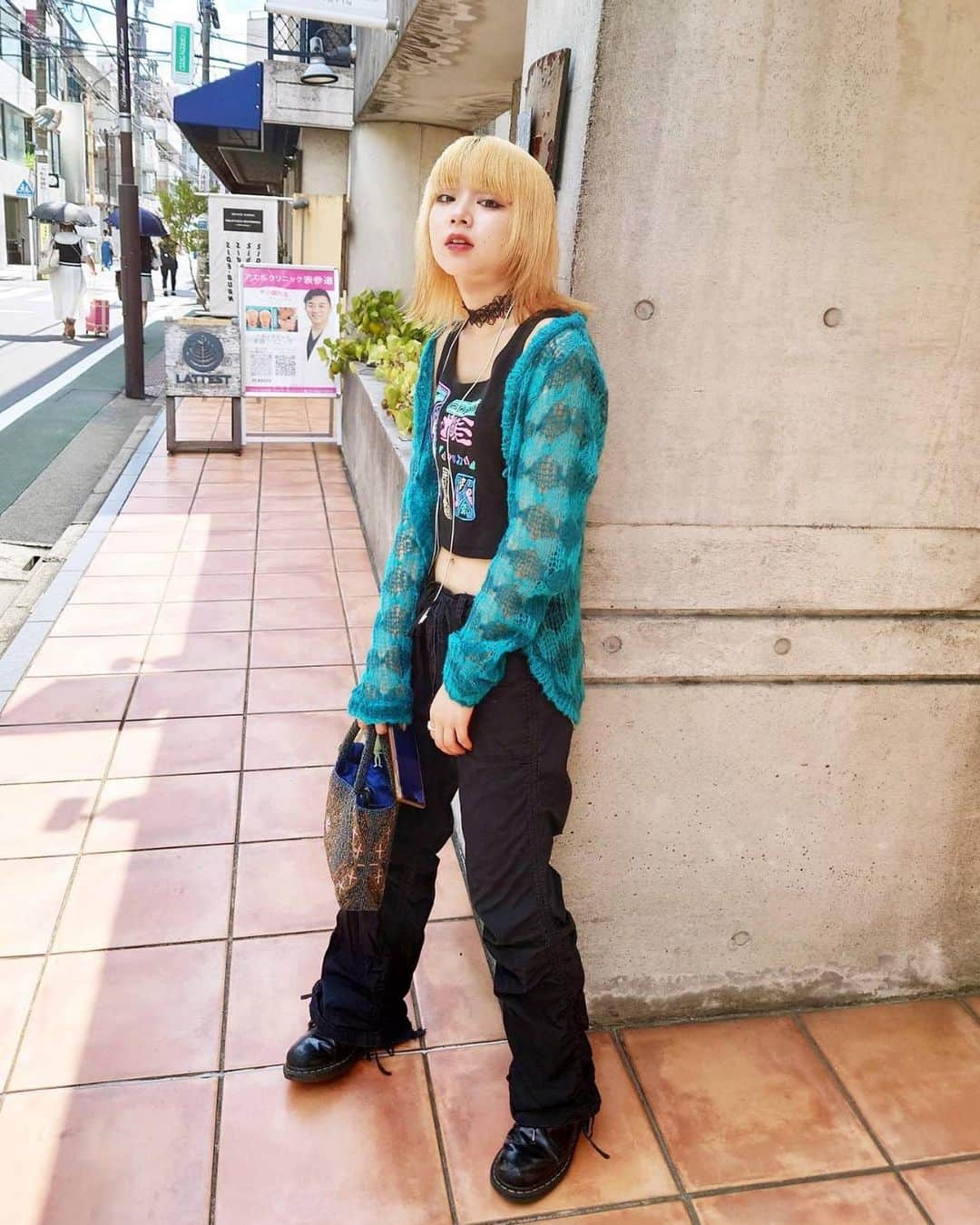 新原聖生さんのインスタグラム写真 - (新原聖生Instagram)「. . ⛓️🦋⛓️🦋⛓️🦋⛓️🦋⛓️🦋 . . . . . . #fashion#vintagefashion#dailylook#y2k#チョーカー#金髪女子#黒髪ロング#シールエクステ#古着コーデ#얼스타그램#여자데일리룩#긴머리#단발머리#좋아요반사」8月30日 19時34分 - mellowmellowsena