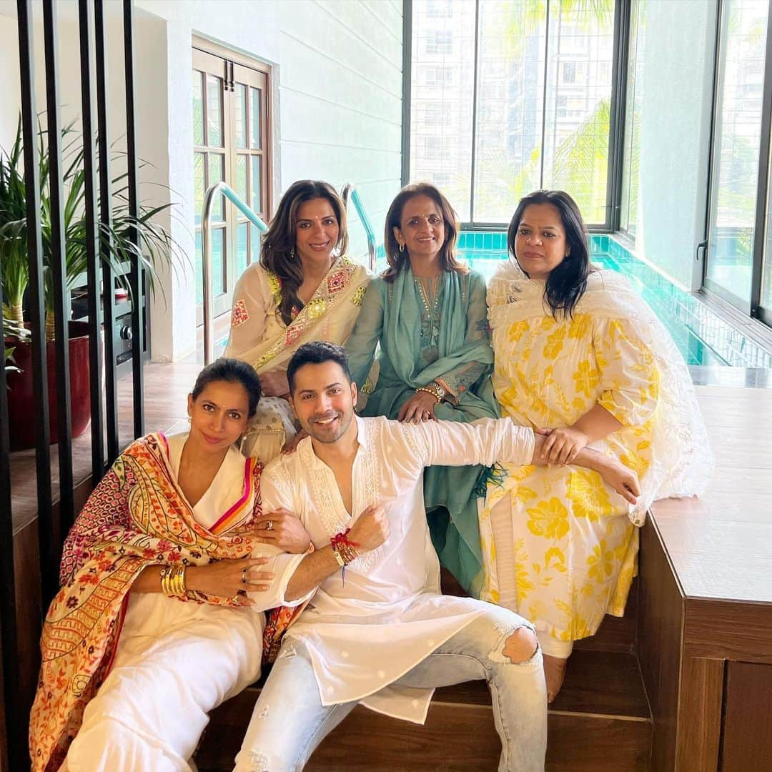 Varun Dhawanのインスタグラム：「Happy Raksha Bandhan! तेरे सुकून की खातिर मेरी बहना तेरा भाई हमेशा तेरे साथ हैं」