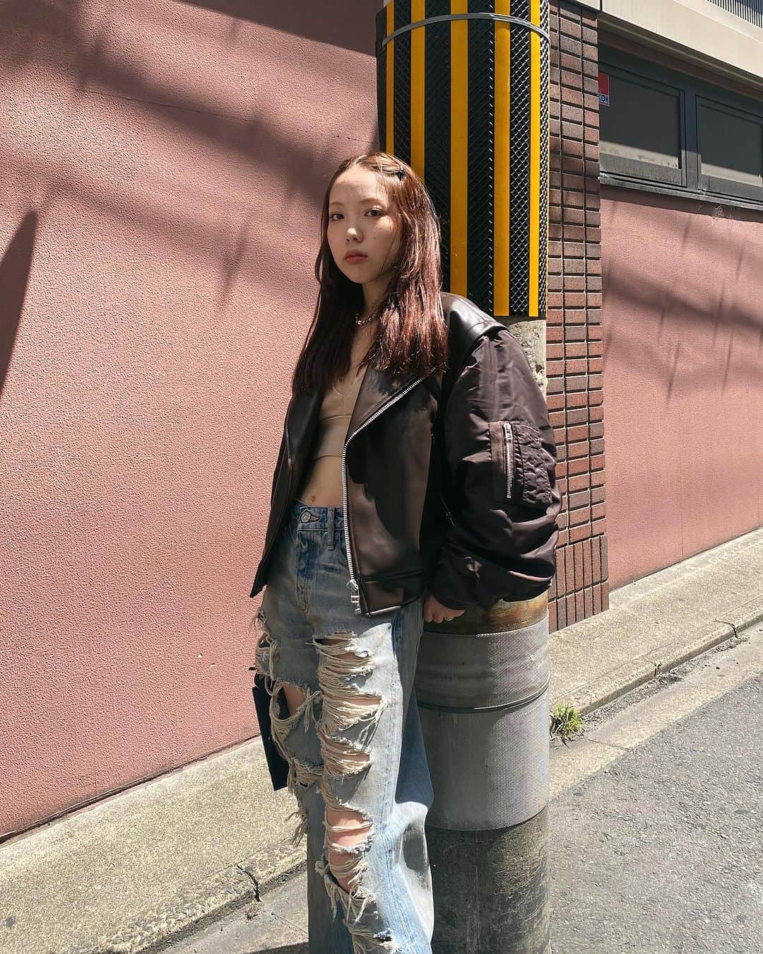 MOUSSY SNAPさんのインスタグラム写真 - (MOUSSY SNAPInstagram)「#MOUSSYSNAP @kanon_makabe 157cm  ・FAUX LEATHER DETACHABLE JACKET(010GAG30-5160) ・MIDRISE STRAIGHT(010GAA11-5340) ・CHUNKY SLIP ON SHOES(010GAS52-6180) 全国のMOUSSY店舗／SHEL'TTER WEBSTORE／ZOZOTOWNにて発売中。  #MOUSSY #MOUSSYJEANS」8月30日 19時43分 - moussysnap