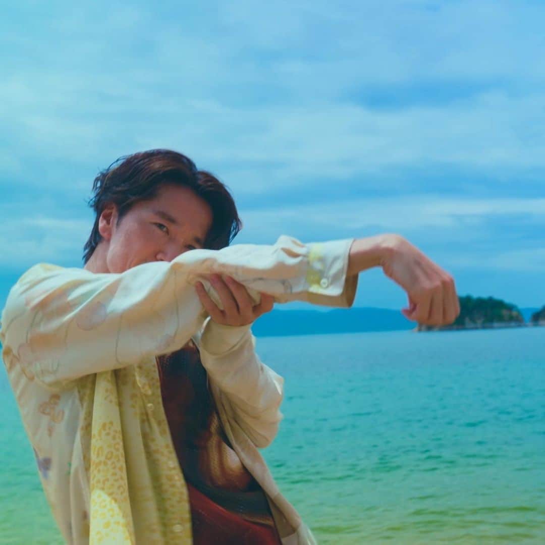 フジテレビ「空旅をあなたへ」さんのインスタグラム写真 - (フジテレビ「空旅をあなたへ」Instagram)「今週木曜日22:54〜の「空旅をあなたへ」は、 世界的ダンスグループ、 s**t kingzの NOPPOが巡る香川県直島✈️  今回の旅を振り返ります☺️✨  直島の自然やアートに触れ、 NOPPOさんは何を感じたのでしょうか🥹  美しい海を背に、 ダンスをお届けします😌  是非ご覧ください！  #stkgz さん #noppo さん #香川県 #直島 #gallery彩  #直島旅館ろ霞  #空旅をあなたへ #soratabi #撮影 #撮影オフショット」8月30日 19時45分 - soratabi_fuji