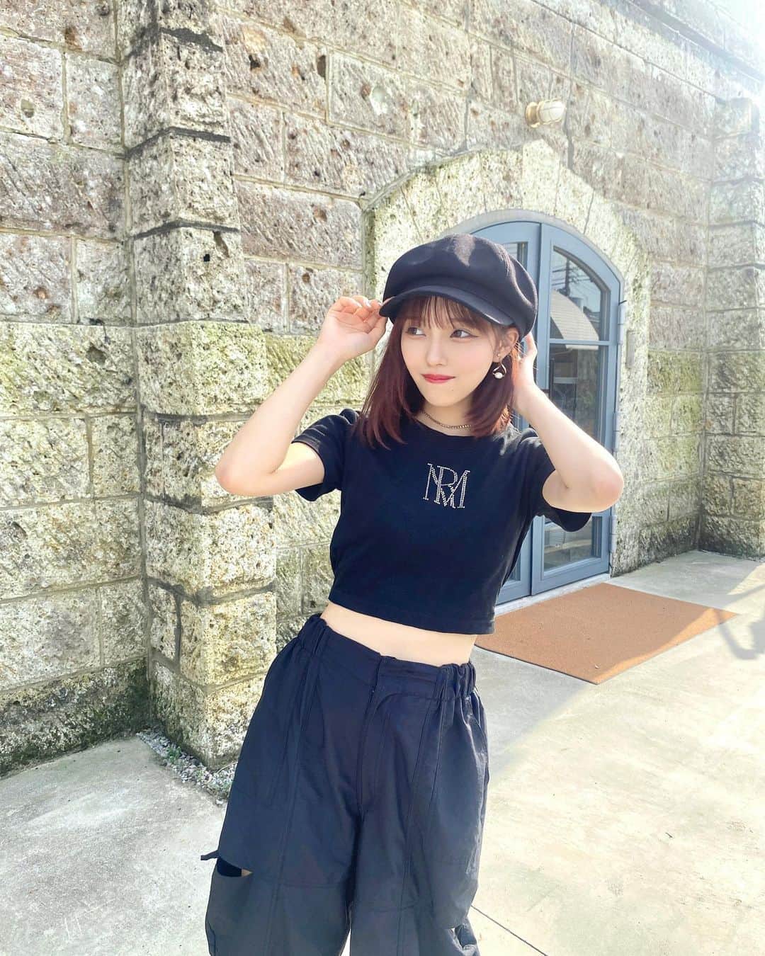 のインスタグラム：「チラッ🦡ྀི」