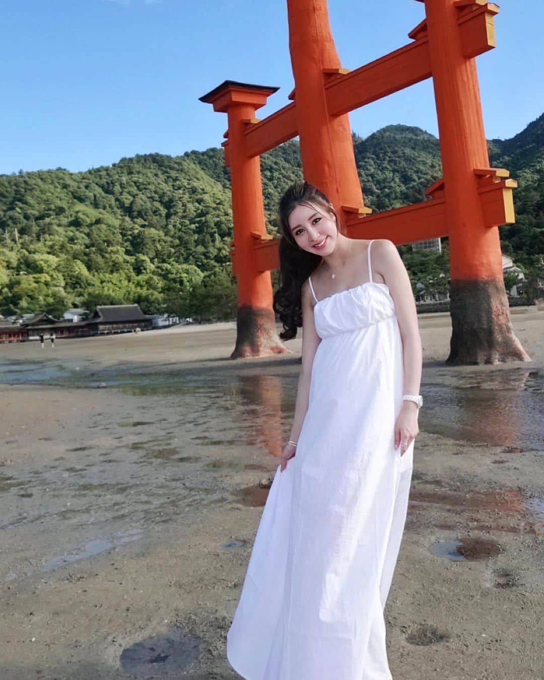 リタ（瑞塔兒）のインスタグラム：「宮島嚴島神社⛩ 第一次來廣島一切都好新鮮🇯🇵」