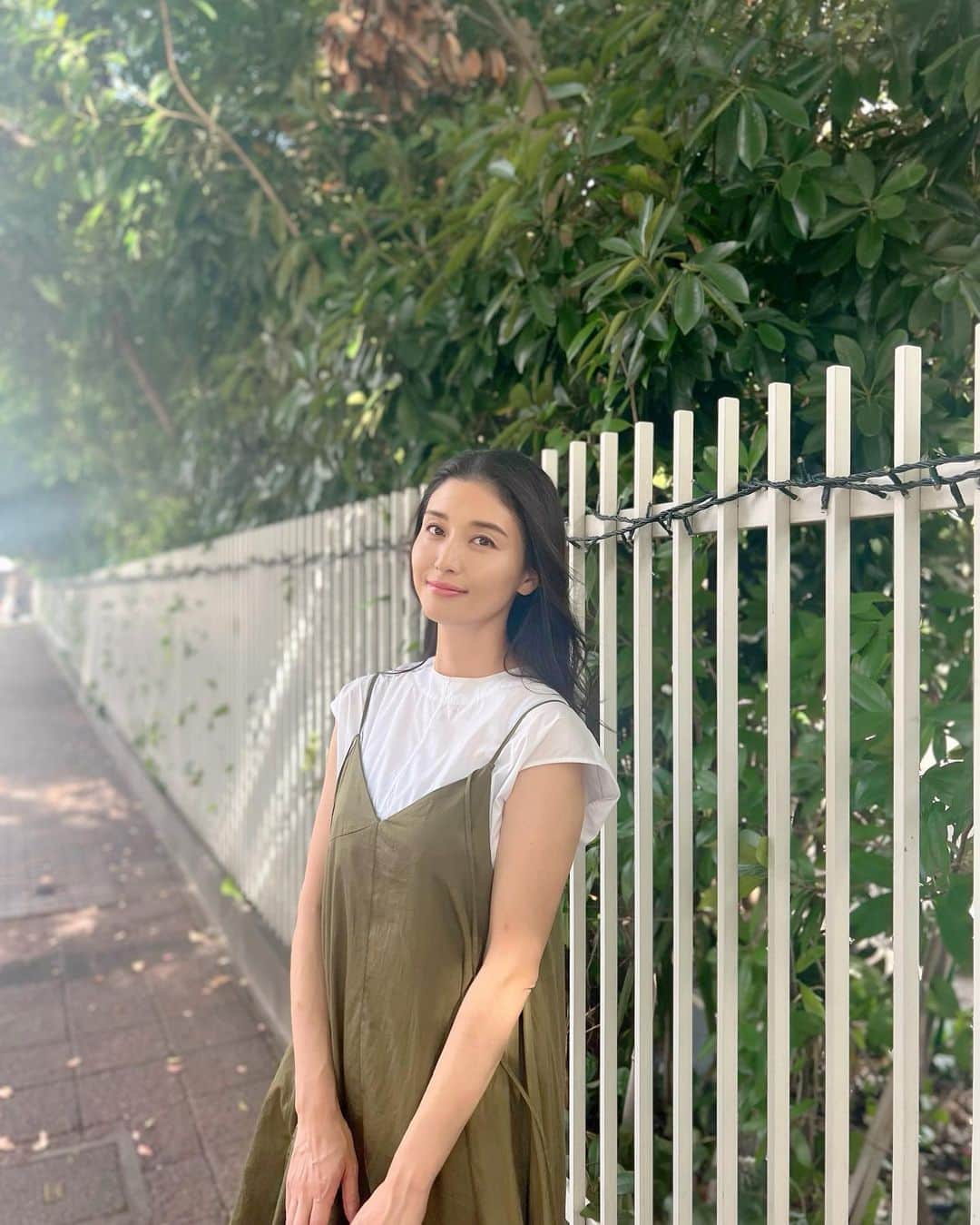 のインスタグラム：「今日、友人と朝プール遊園地行って、午後はお仕事でした☺️パワフルな一日🥰 また遊園地の写真アップしまーす(^^) @_blkby_  のワンピース、形が可愛くてお気に入り💕」