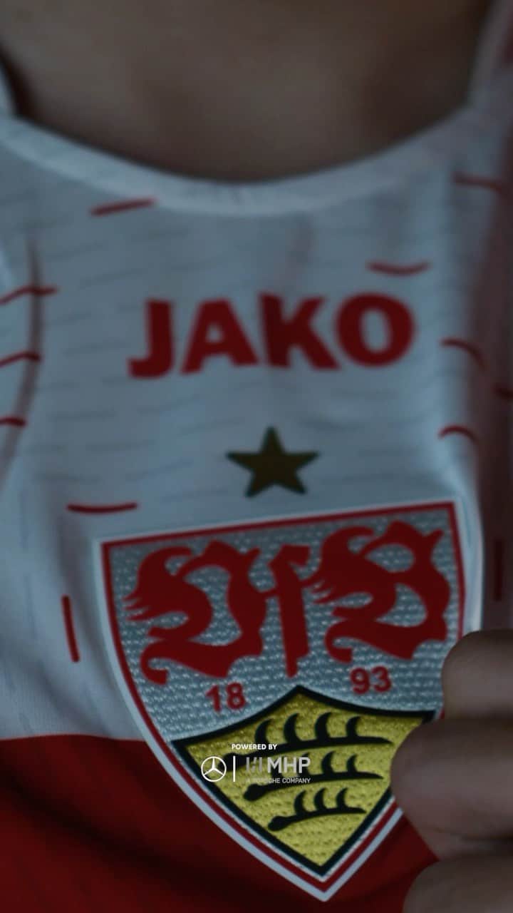 VfBシュトゥットガルトのインスタグラム：「Im November geht die VBL Club Championship wieder los! Unser Team steht schon ⚪🔴. Hier schon mal ein Sneak Peak 👀 - mehr dazu in der nächsten Woche 🤫  Die VBL Club Championship geht damit in die sechste Spielzeit und weist mit 35 teilnehmenden Clubs die höchste Anzahl seit Bestehen auf. Wir freuen uns auf eine spannende Saison!  _ #VfB #VfBeSports #vfbstuttgart #eafc24 #vfbstuttgart1893 #stuttgart #0711 #1893 #bundesliga  #esports #gaming #furchtlosundtreu #virtualbundesliga #VBLCC」