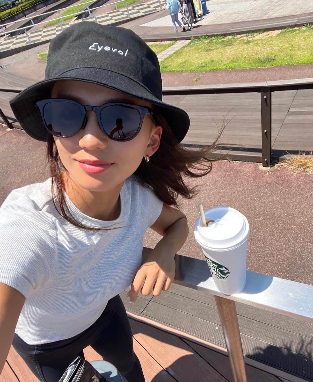 江口紗代のインスタグラム：「.  😎☕️🌈」