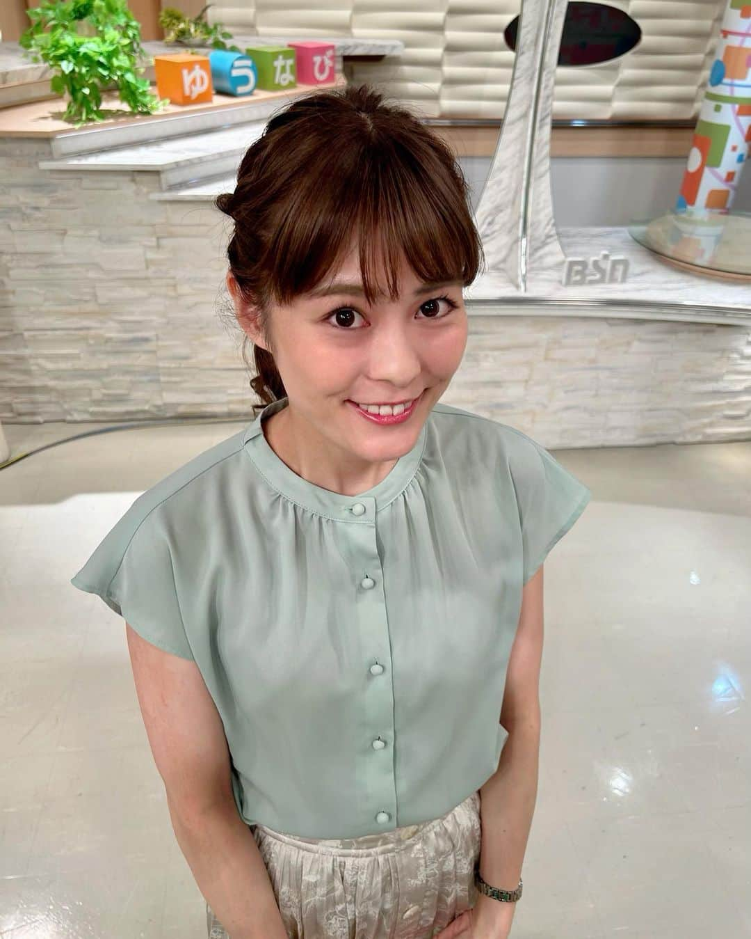 関根苑子のインスタグラム：「\きょうは、朝から 九州・沖縄グルメを堪能してきました…！！！／  いえ、、、しっかりリサーチし 物産展の取材してきました😋  伊勢丹の会場に着くと、 おいしい香りが…👀✨ きょう始まった 秋の大九州・沖縄展に お邪魔してきました。 今回は、地元の人が ‘贅沢したい時に食べるもの’が 沢山集まっているそうで、 あれもこれも、選びきれない😚😚 普段なかなか食べられないグルメに囲まれて、 旅行気分を味わえました😋 九州、長崎以外行ったことがないので 行ってみたいです🐼🐹  (肝心のグルメの写真は、取材と、食べること、眺めるのに夢中で撮ってきませんでした😂すみません…🥺)  .#BSNニュースゆうなび　#ゆうなび　#新潟　#キャスター　#アナウンサー　#関根苑子」