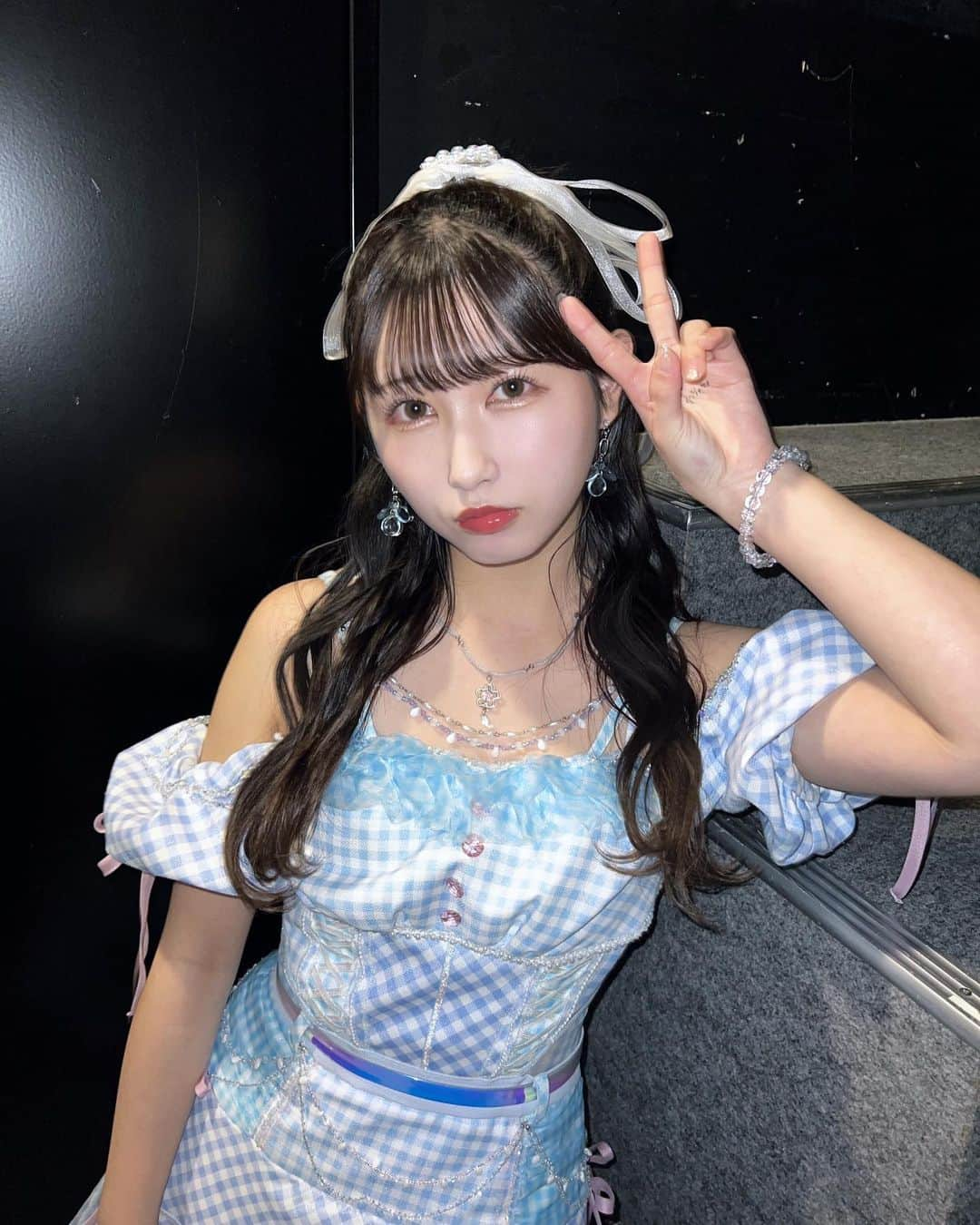 山本杏奈のインスタグラム：「📷🩵˖°  大阪スペイベありがとうございました！ ハーフアップにしたよっ。  めずらしくフラッシュで撮ってみた」