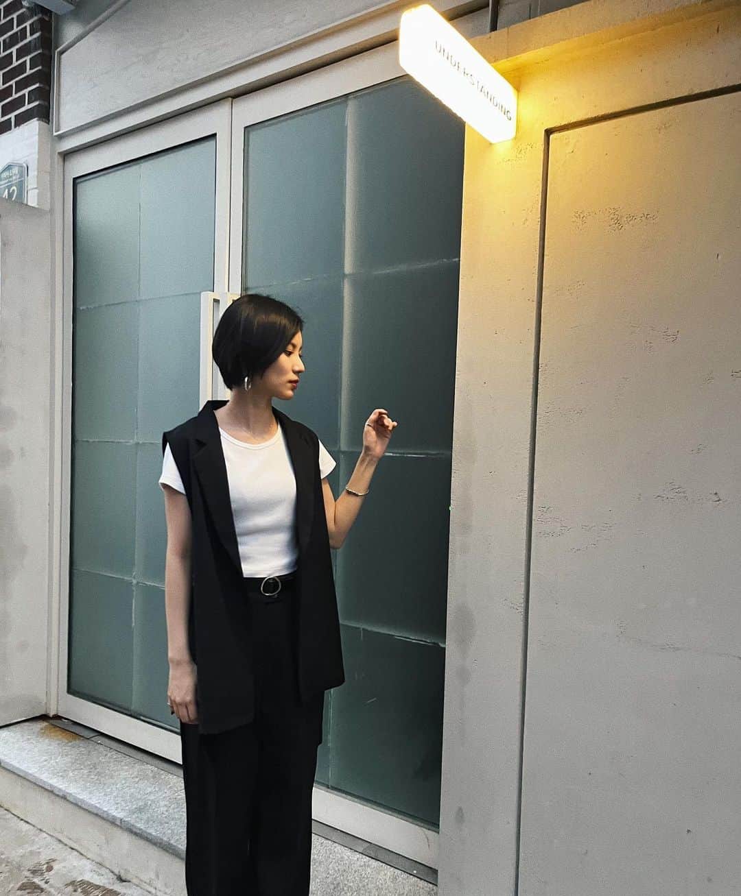 小林玲のインスタグラム：「. ⁡ ⁡ 韓国旅行🇰🇷 一日目の私服☺︎ ⁡ ⁡ セットアップ風〜♪ ⁡ ⁡ ⁡ #tops #uniqlo  #best #apretro #pants #lveu #fashion #monotonecode」