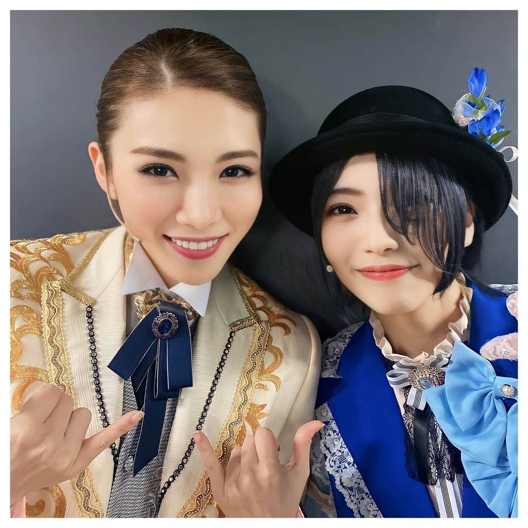 天寿光希さんのインスタグラム写真 - (天寿光希Instagram)「#ドルミュ . #生田輝 様 お輝様✨ . 情熱❤️‍🔥溢れるエネルギーと可愛さも格好良さも同時に出てくるお輝様✨ 回転も飲み込みも早いっ早い❕❕❕ おてんてんはぜーんぜん 追いつけなかったですゾ♡  笑い声が絶えない舞台裏で、率先して明るい花火を打ち上げてくださり、 本当にありがとう♡♡♡  もっと絡みたかったなぁ^ - ^ また必ず会うぞぉ😇  #天寿光希  #思い出 #ネオドール #ツーショット」8月30日 20時12分 - mitsuki_ten10