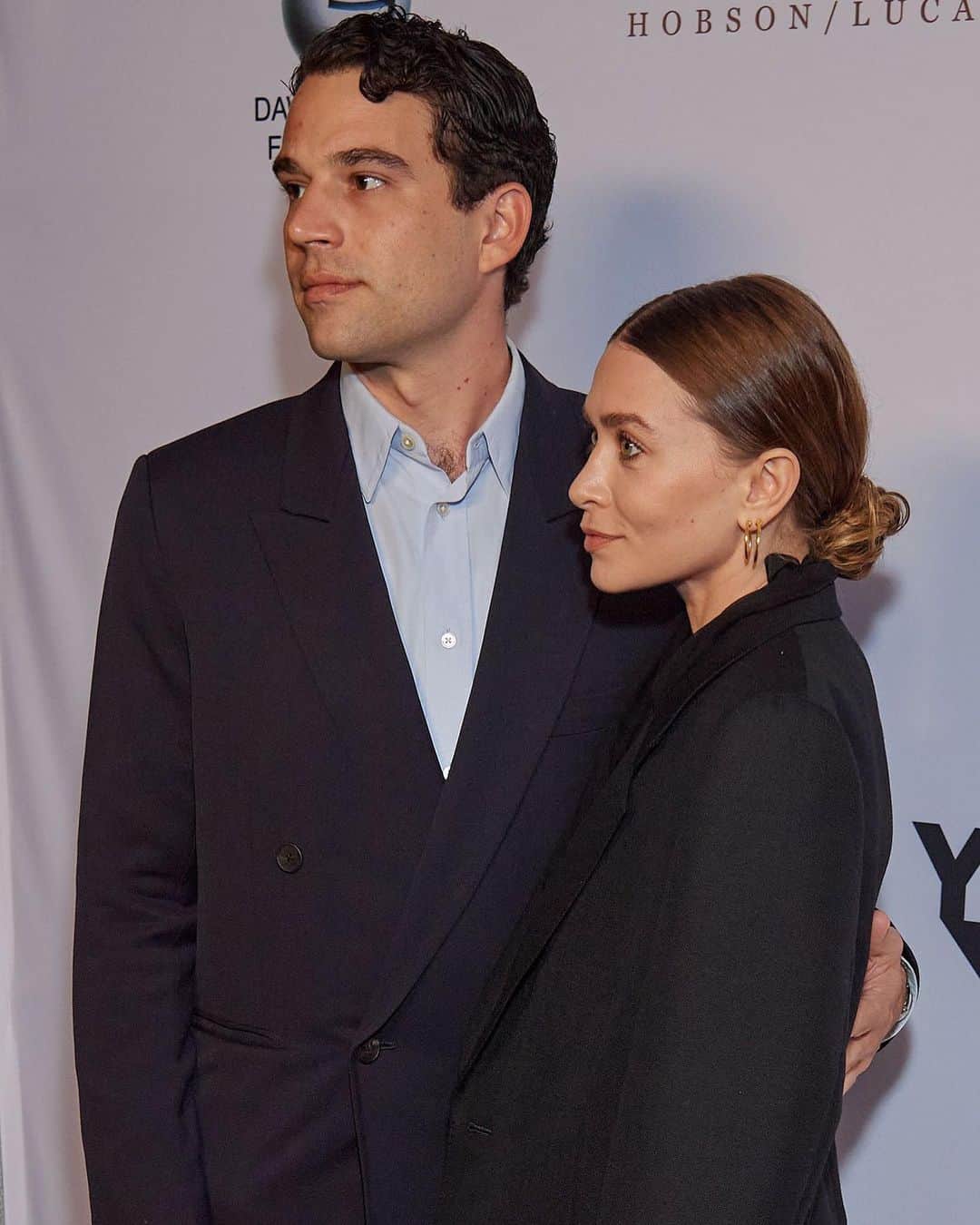 オルセン姉妹（ファンアカウント）のインスタグラム：「We are late to this announcement but congratulations Ashley and her husband on the birth of their son Otto! #mkastyle」