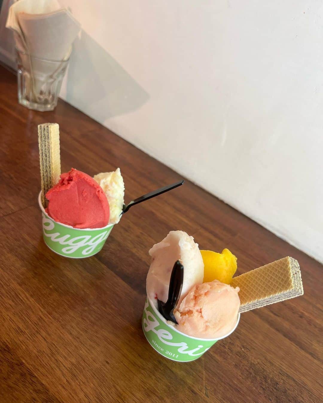 のインスタグラム：「Yummy😋  #idol #アイドル #あいどる #NMB48 #nmb #07line #08line #ootd #oufit #Japan #15歳 #芳野心咲 #グルメ #美味しい #大阪 #なんば #アイス #ジェラート #ヤンニョムチキン #韓国」