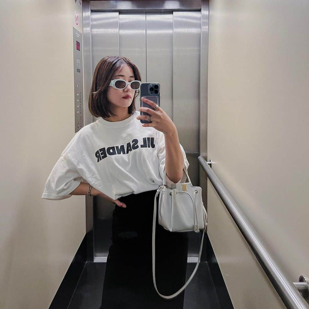 naho_7さんのインスタグラム写真 - (naho_7Instagram)「. Outfit from a elevator ✔︎  #dailyfashionideas #casualchicstyle #minimalaesthetics #minimalmoodboard #minimalstyledaily #citylook #amsterdamlife #jilsander #burberrybag #zaraskirt #今日のふく#海外ガール #シンプルスタイル #オランダ生活 #海外生活 #ヨーロッパ生活 #ヨーロッパ暮らし」8月30日 20時10分 - naho_7